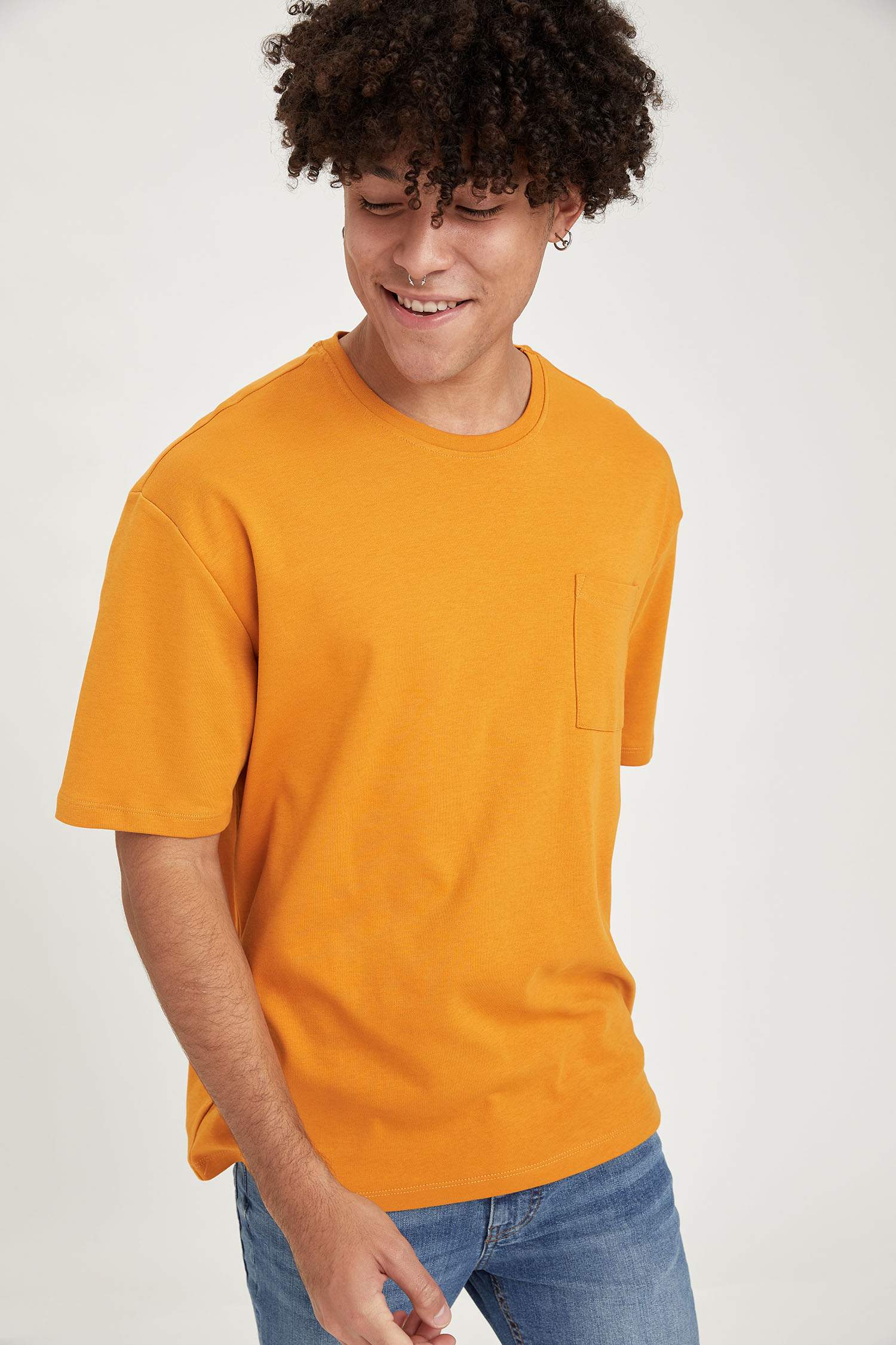 Oversize Fit Bisiklet Yaka Basic Tişört