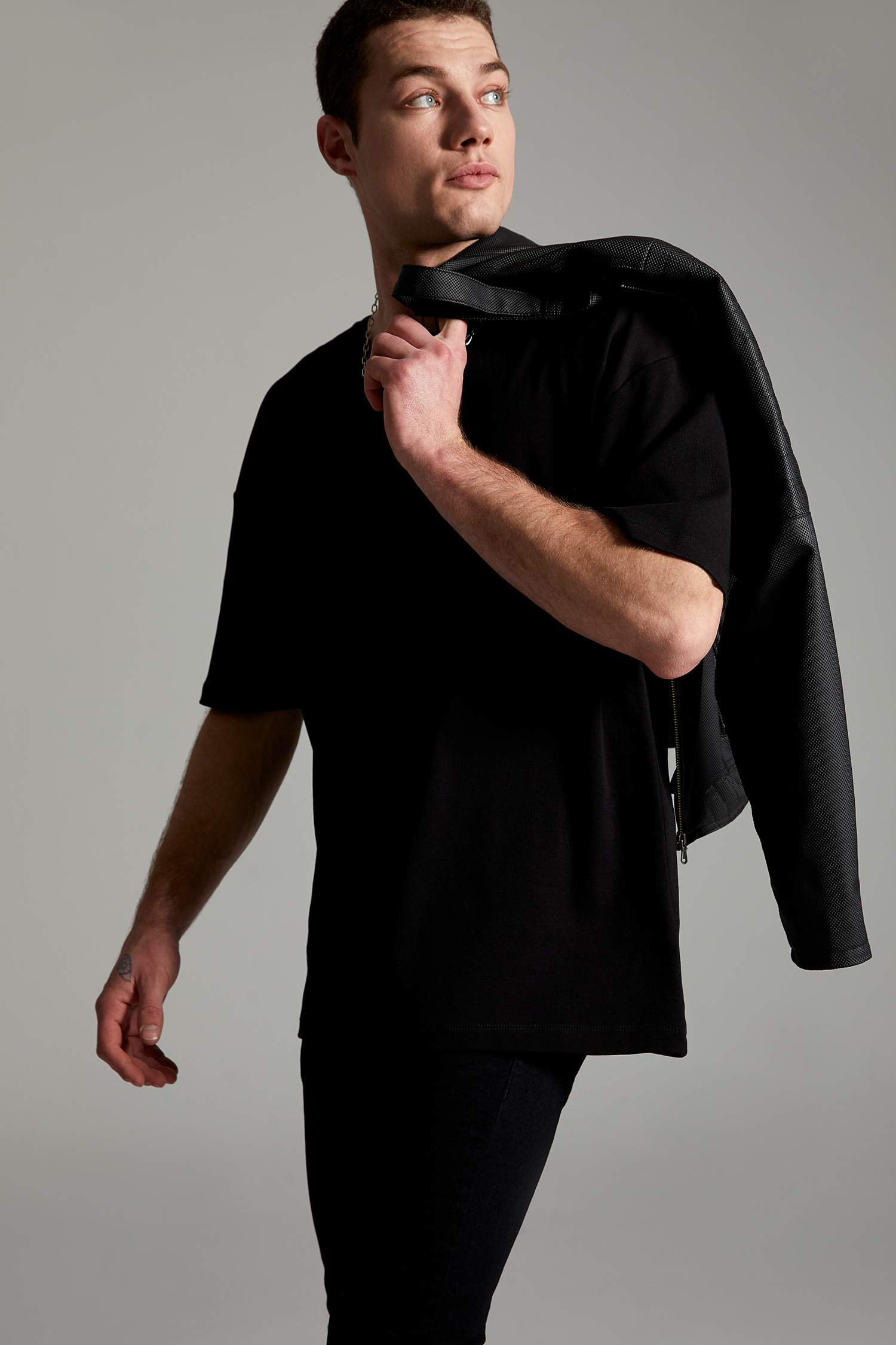 Oversize Fit Bisiklet Yaka Tişört