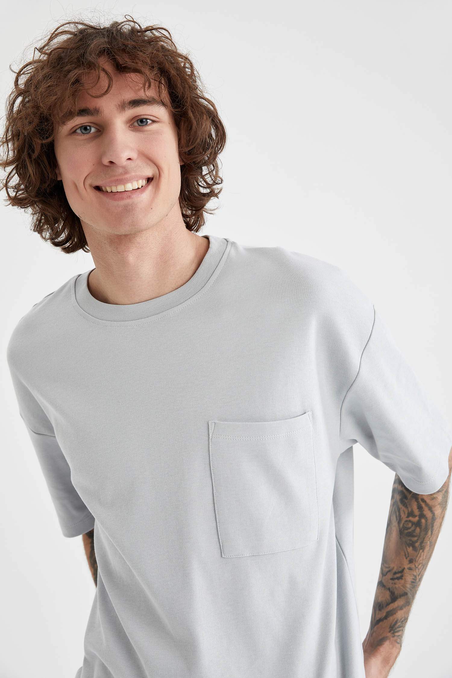 Oversize Fit Bisiklet Yaka Tişört