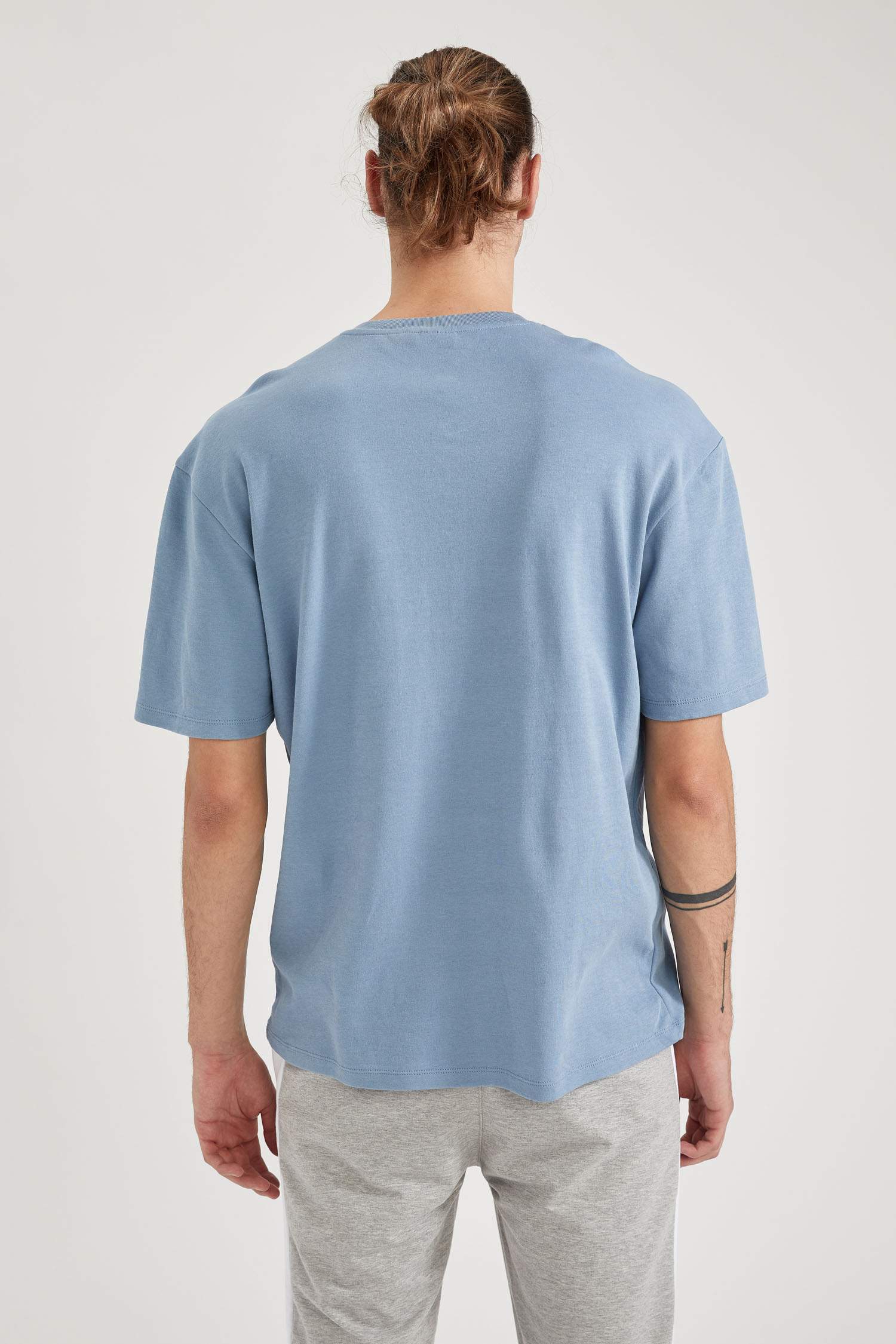 Oversize Fit Bisiklet Yaka Basic Tişört