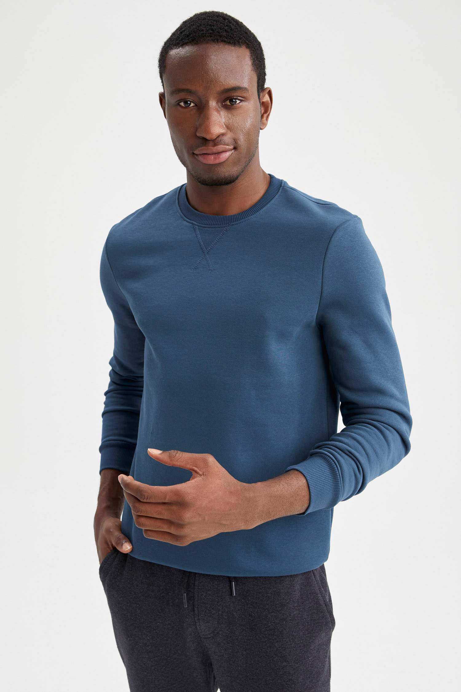 Regular Fit Bisiklet Yaka Basic Pamuklu Sweatshirt