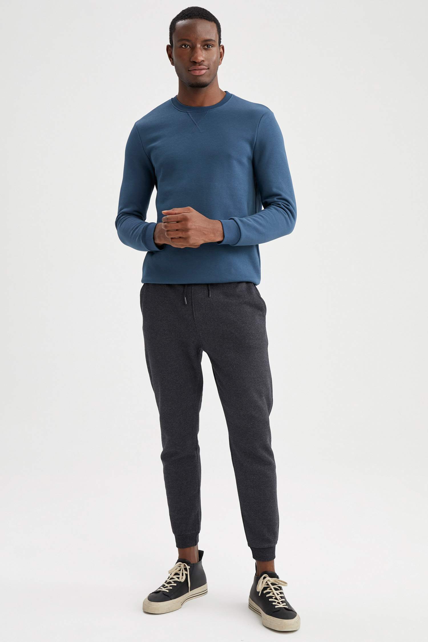 Regular Fit Bisiklet Yaka Basic Pamuklu Sweatshirt