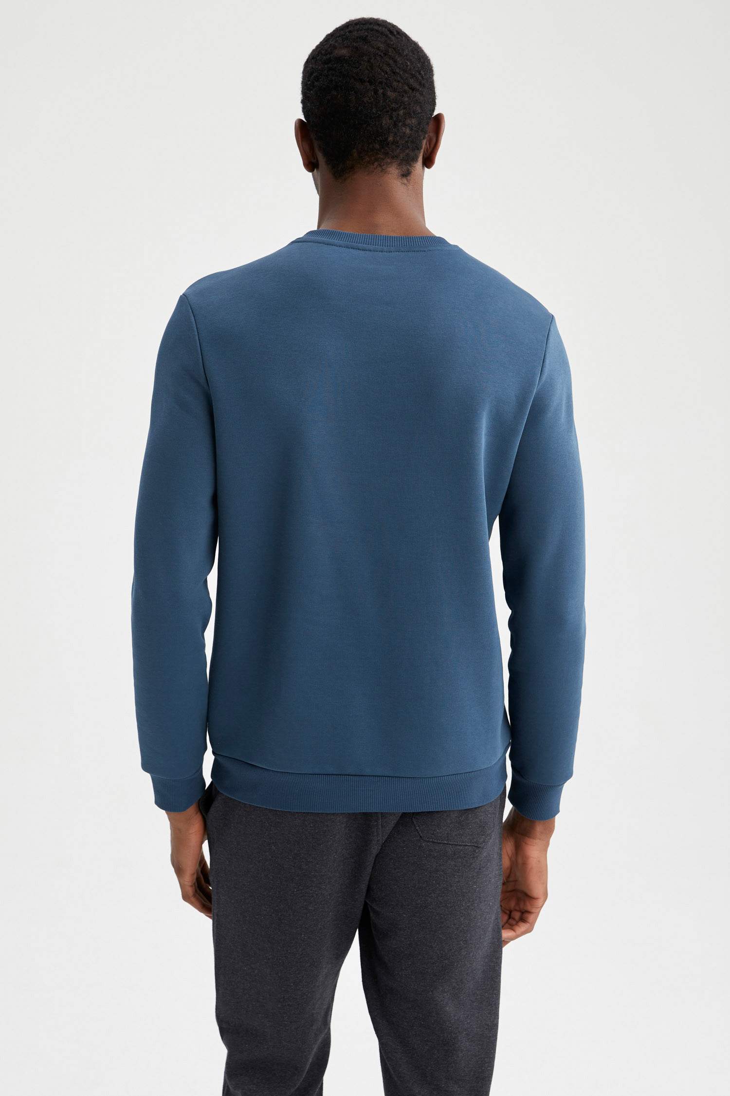Regular Fit Bisiklet Yaka Basic Pamuklu Sweatshirt