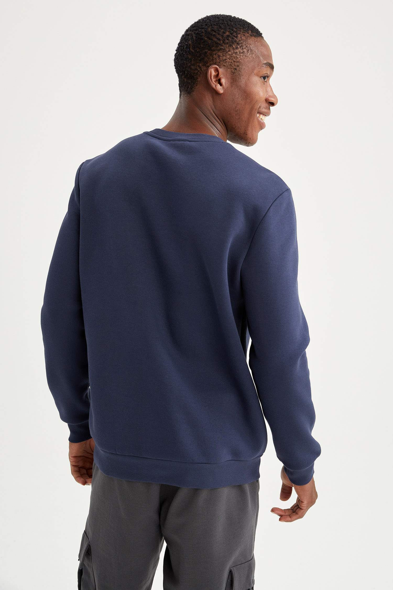Regular Fit Bisiklet Yaka Basic Pamuklu Sweatshirt
