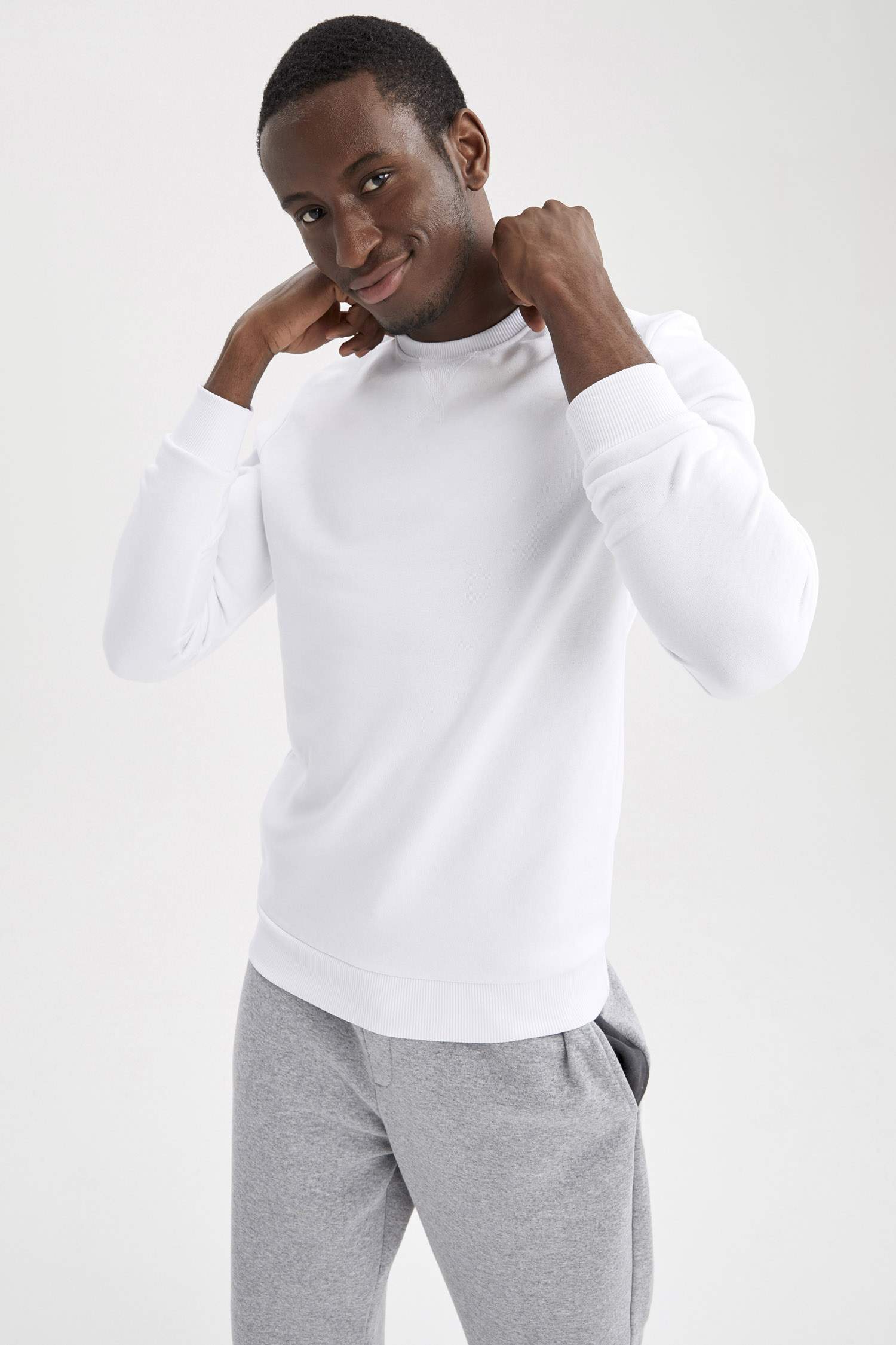 Regular Fit Bisiklet Yaka Basic Pamuklu Sweatshirt
