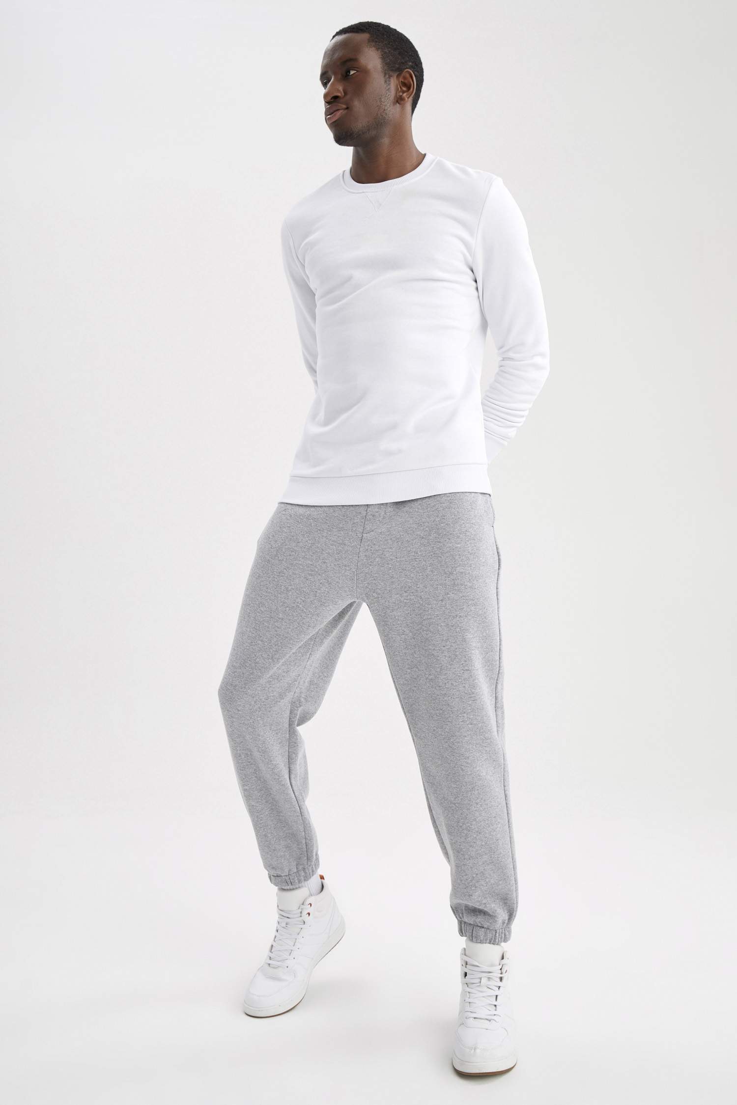 Regular Fit Bisiklet Yaka Basic Pamuklu Sweatshirt