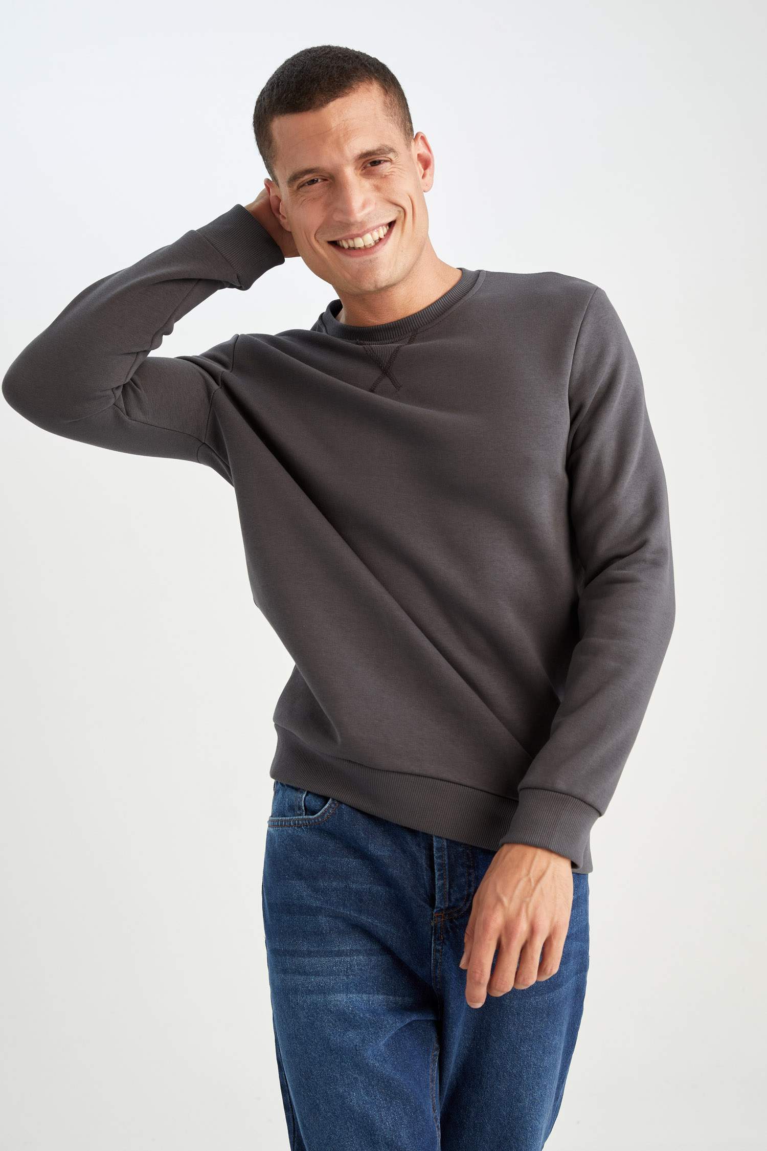 Regular Fit Bisiklet Yaka Basic Pamuklu Sweatshirt