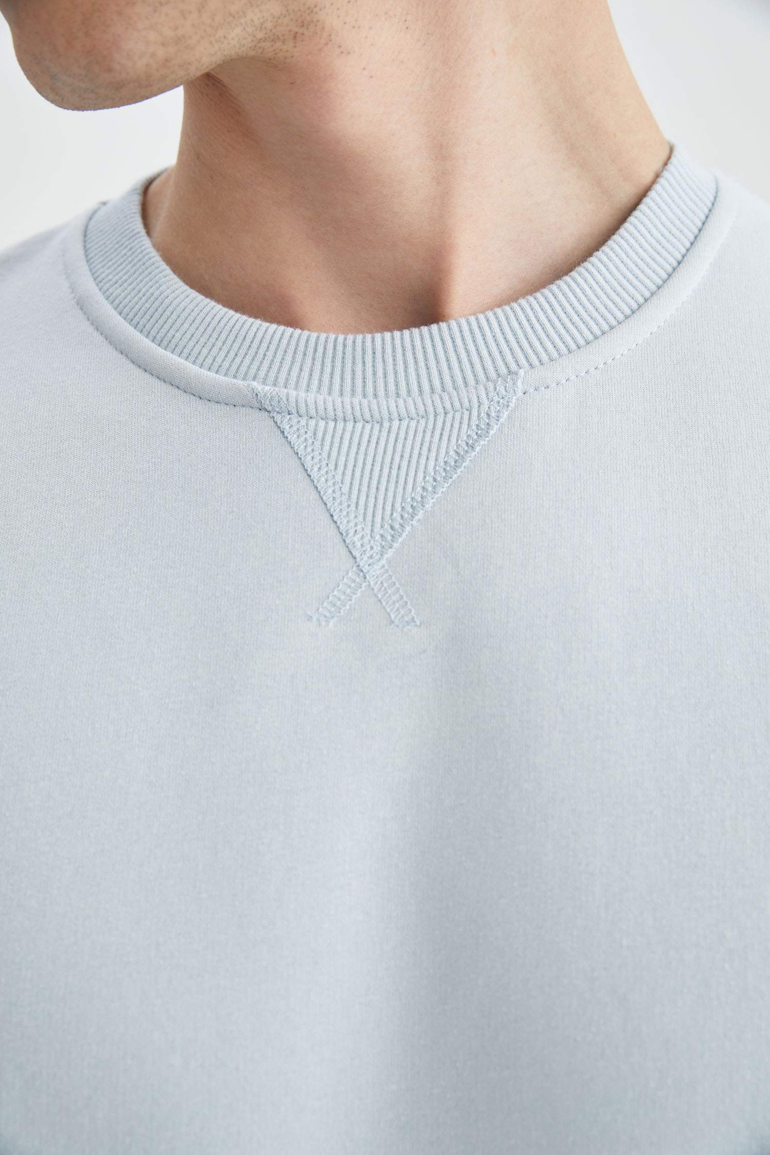 Regular Fit Bisiklet Yaka Basic Pamuklu Sweatshirt