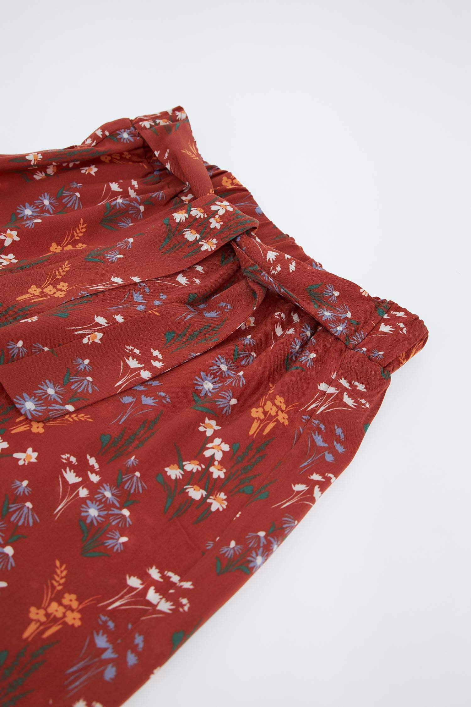 Defacto Kız Çocuk Culotte Çiçek Desenli Kapri Boy Pantolon. 1 Defacto Kız Çocuk Culotte Çiçek Desenli Kapri Boy Pantolon. 1