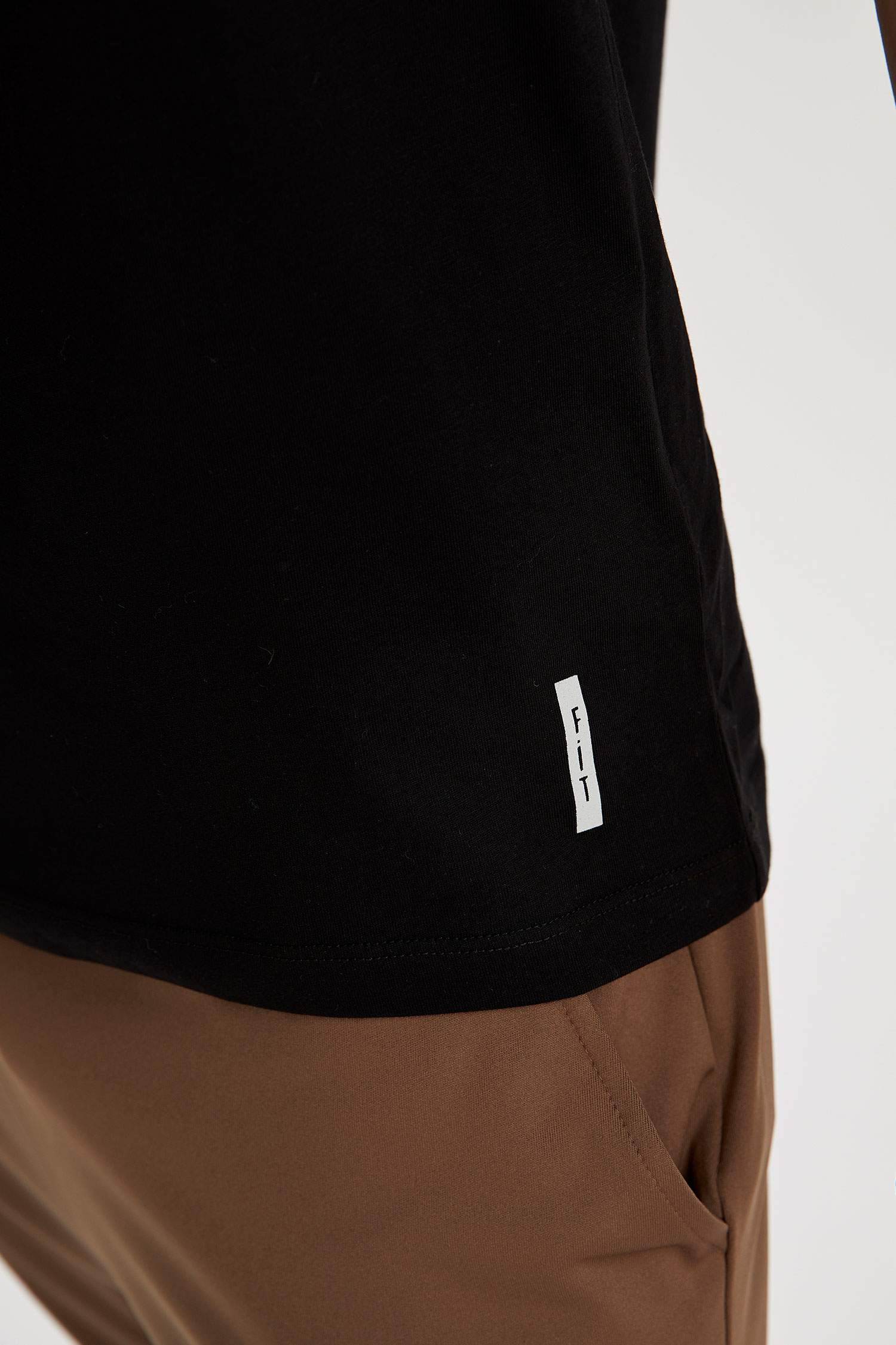 Slim Fit V Yaka Kısa Kollu Basic Pamuklu Tişört