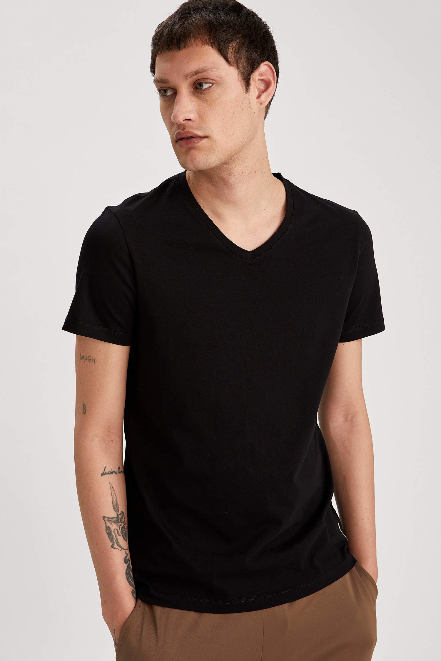 Slim Fit V Yaka Kısa Kollu Basic Pamuklu Tişört