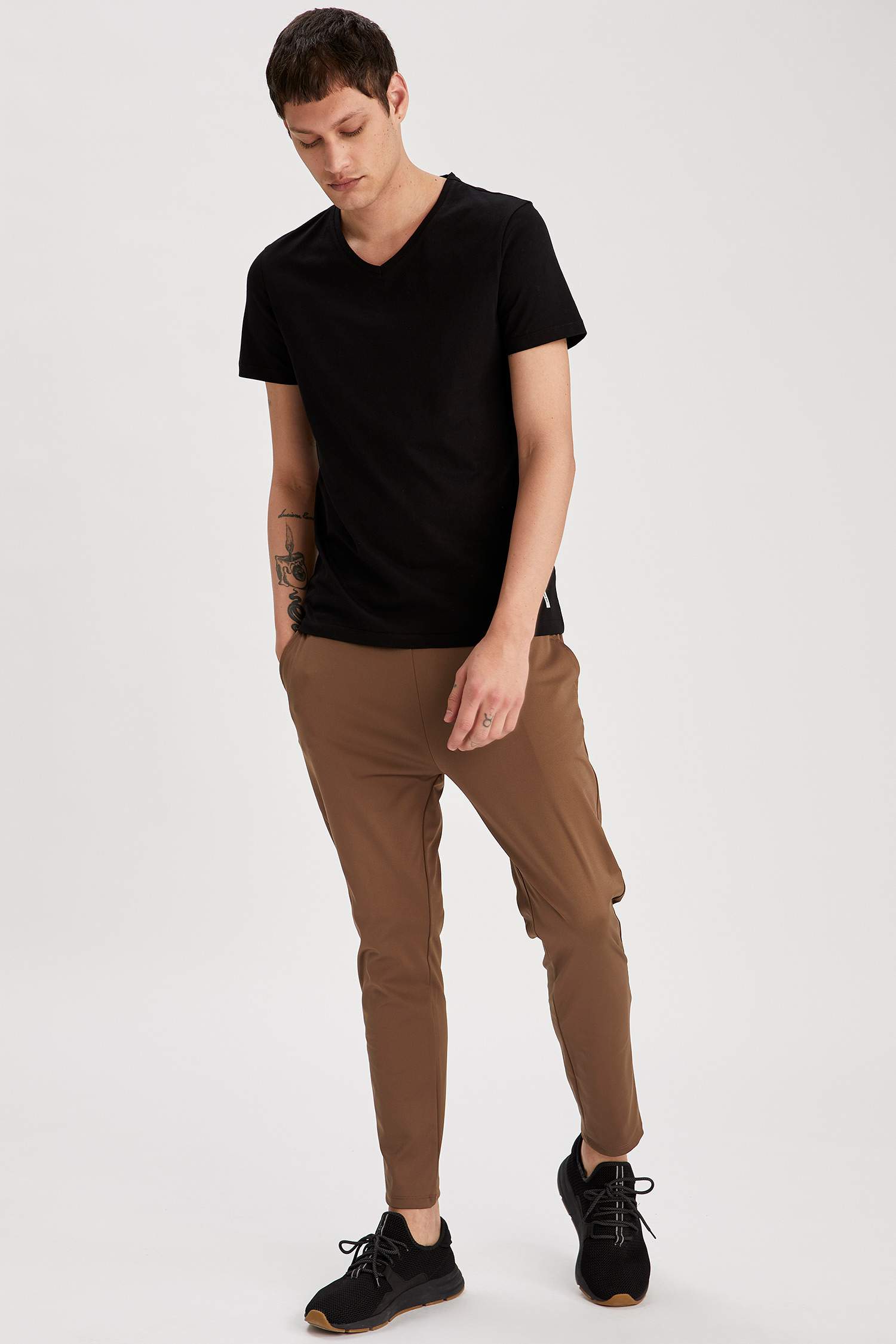 Slim Fit V Yaka Kısa Kollu Basic Pamuklu Tişört