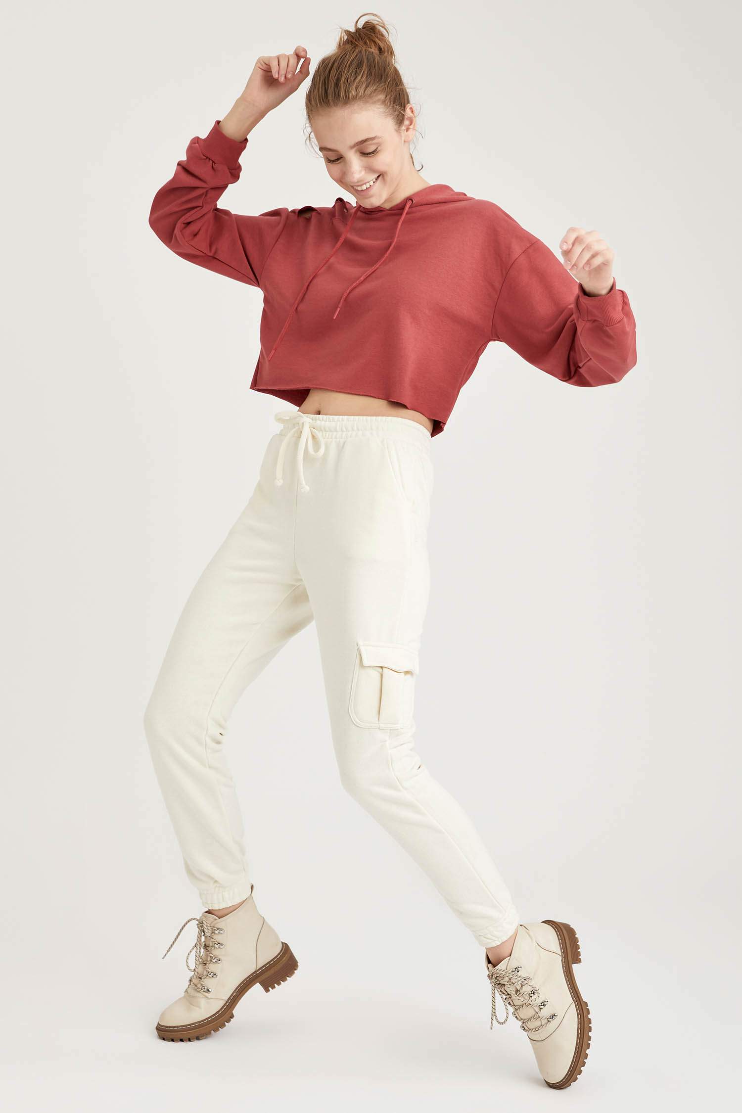 Kesik Detaylı Relax Fit Crop Sweatshirt