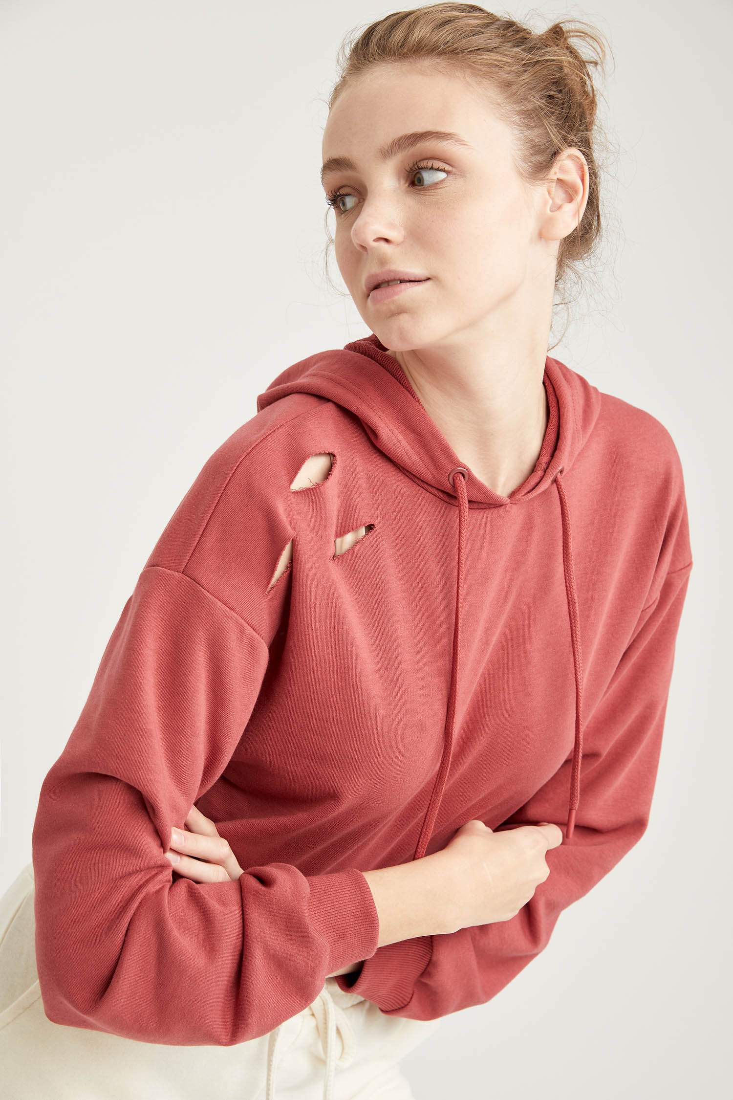 Kesik Detaylı Relax Fit Crop Sweatshirt