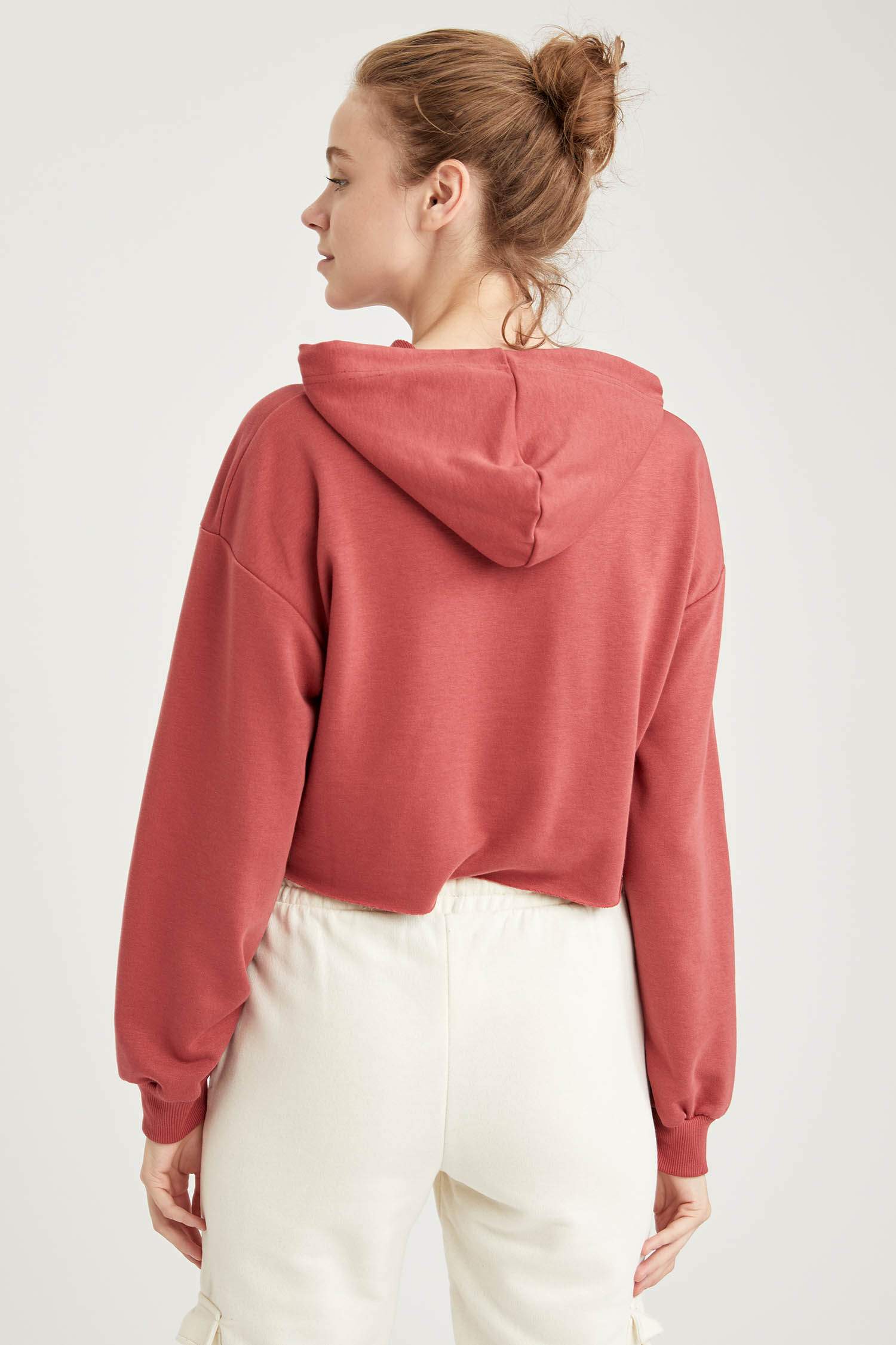 Kesik Detaylı Relax Fit Crop Sweatshirt