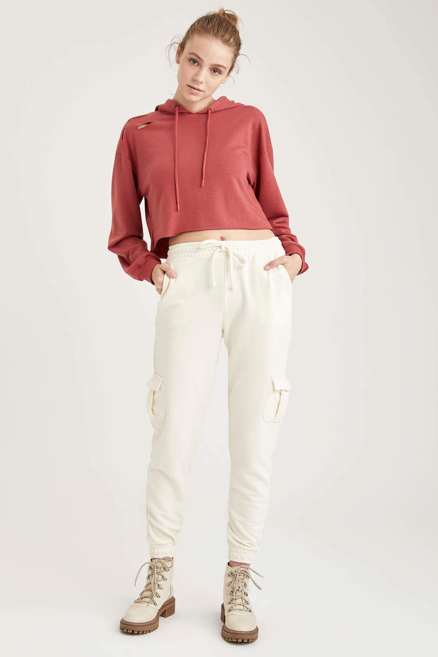 Kesik Detaylı Relax Fit Crop Sweatshirt