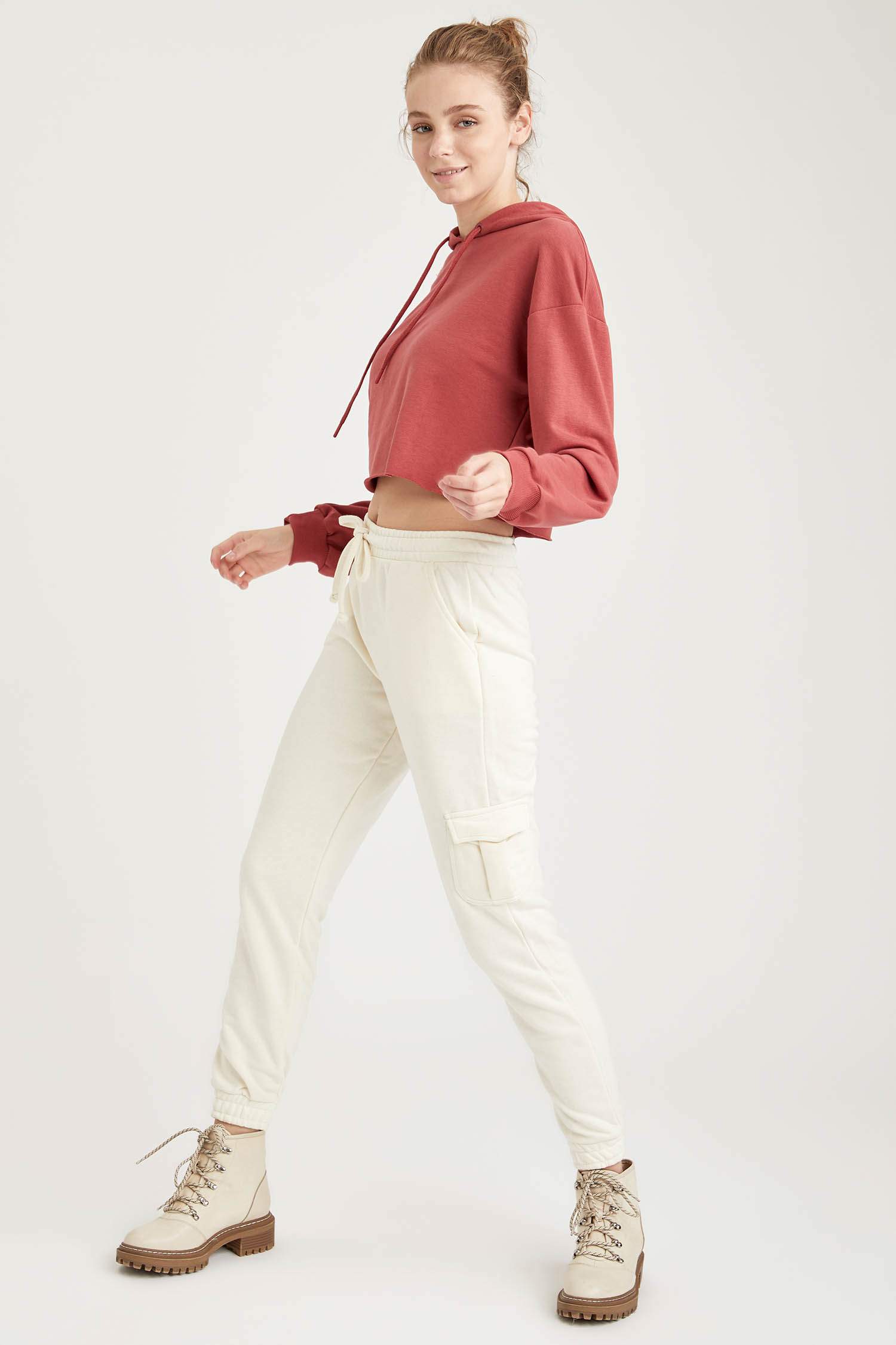 Kesik Detaylı Relax Fit Crop Sweatshirt