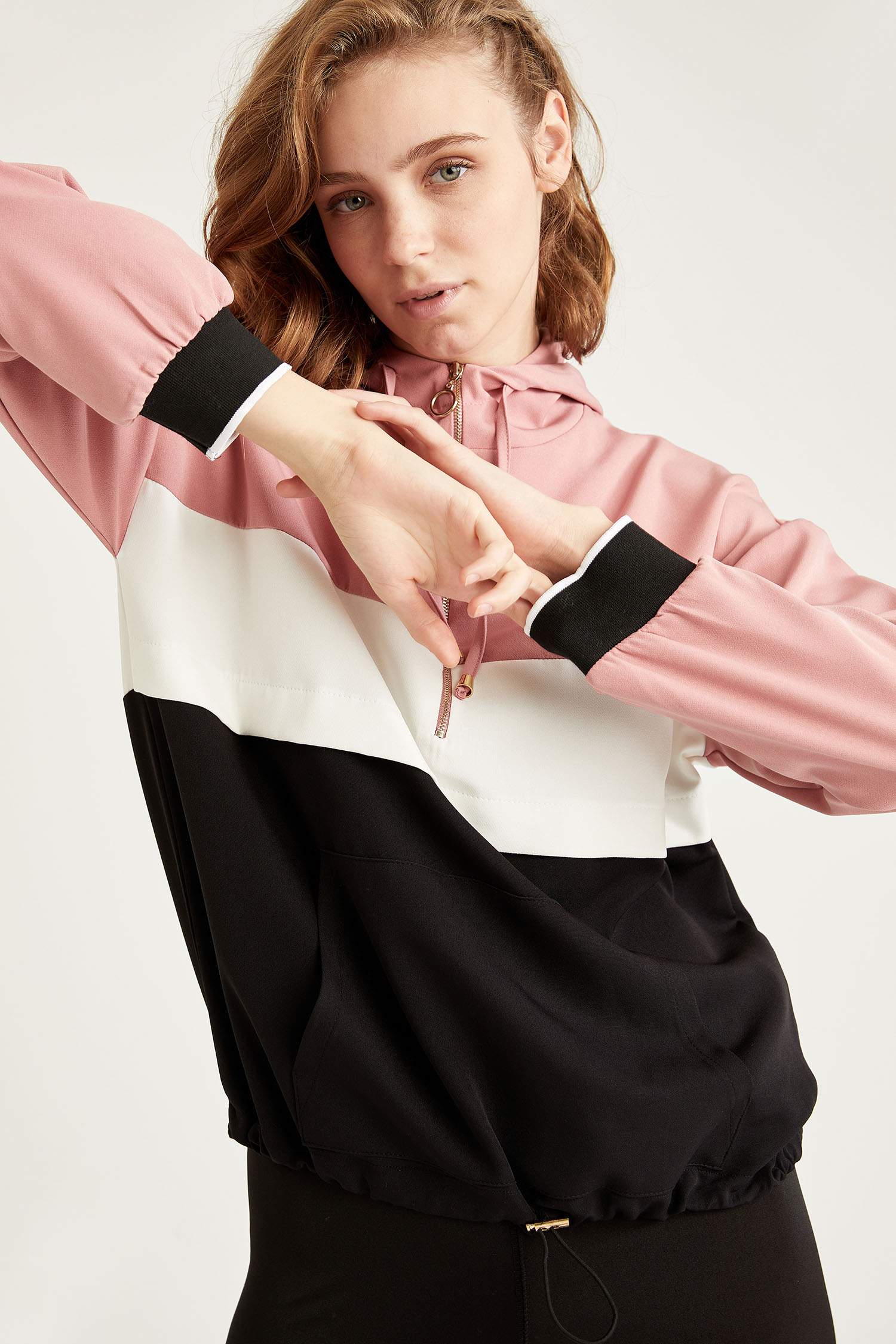Kapüşonlu Baskılı Crop Sweatshirt
