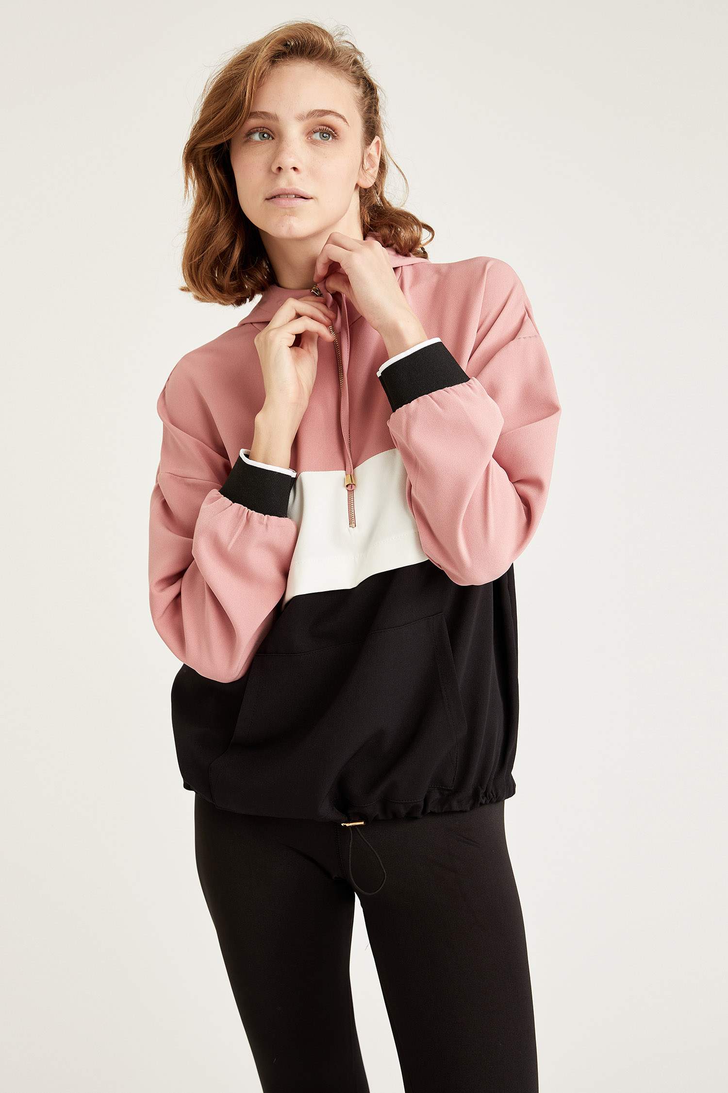 Kapüşonlu Baskılı Crop Sweatshirt