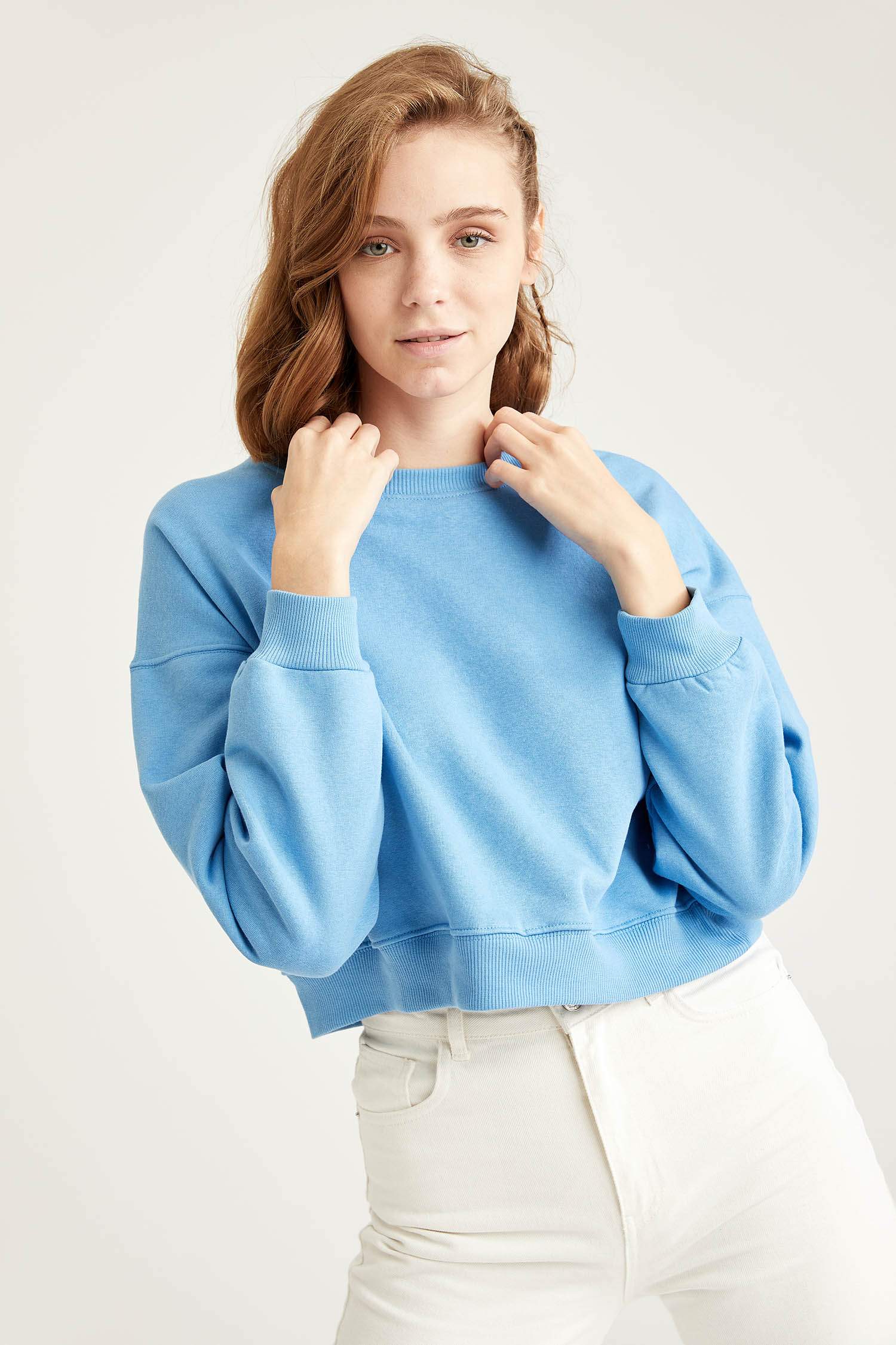 Relax Fit Crop Sweatshirt