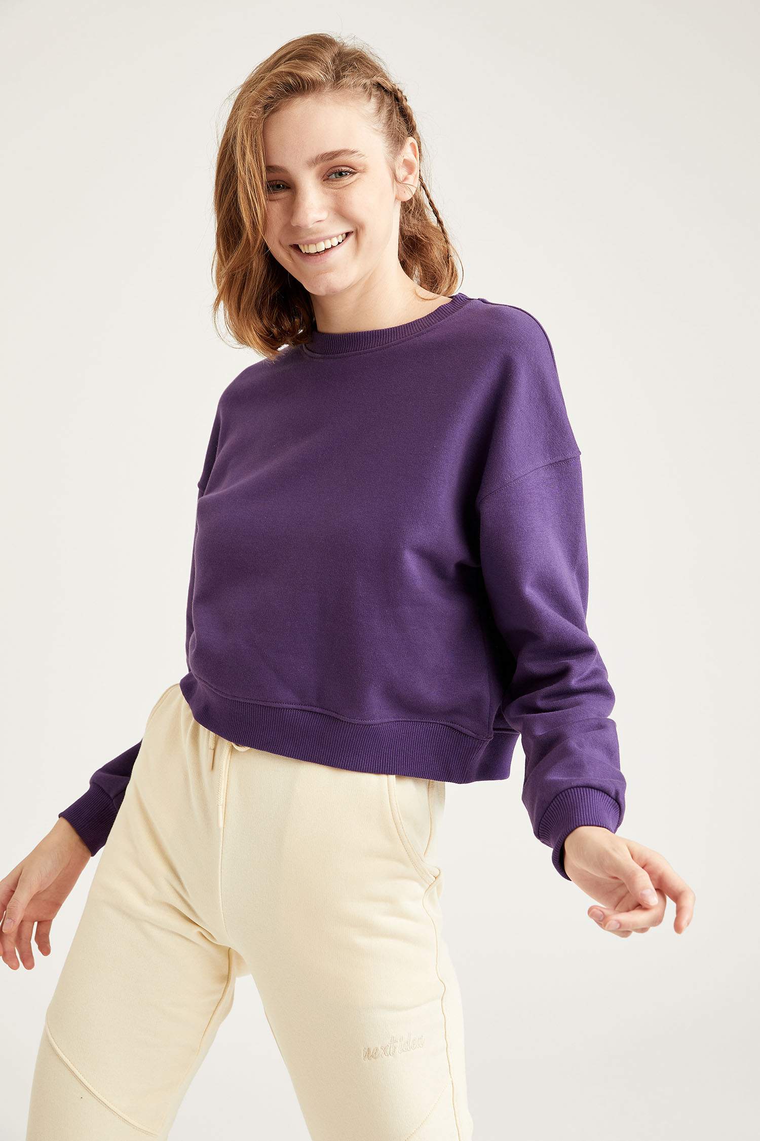 Relax Fit Crop Sweatshirt