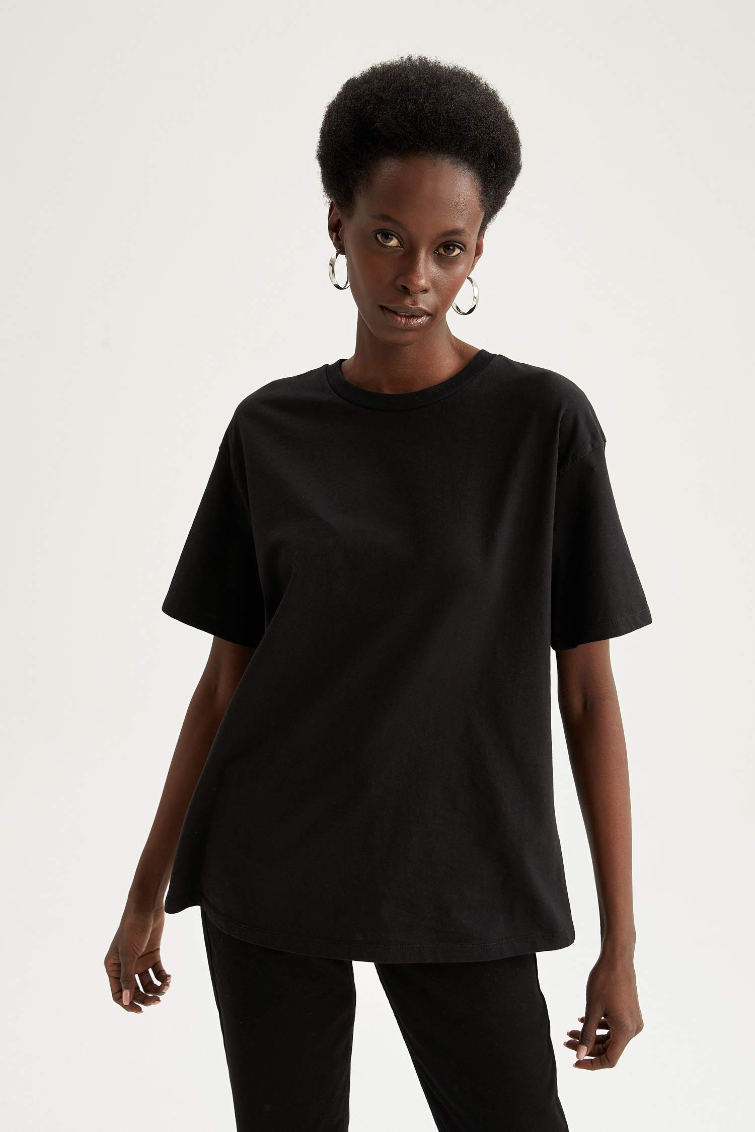 Oversize Fit Bisiklet Yaka Basic Tişört