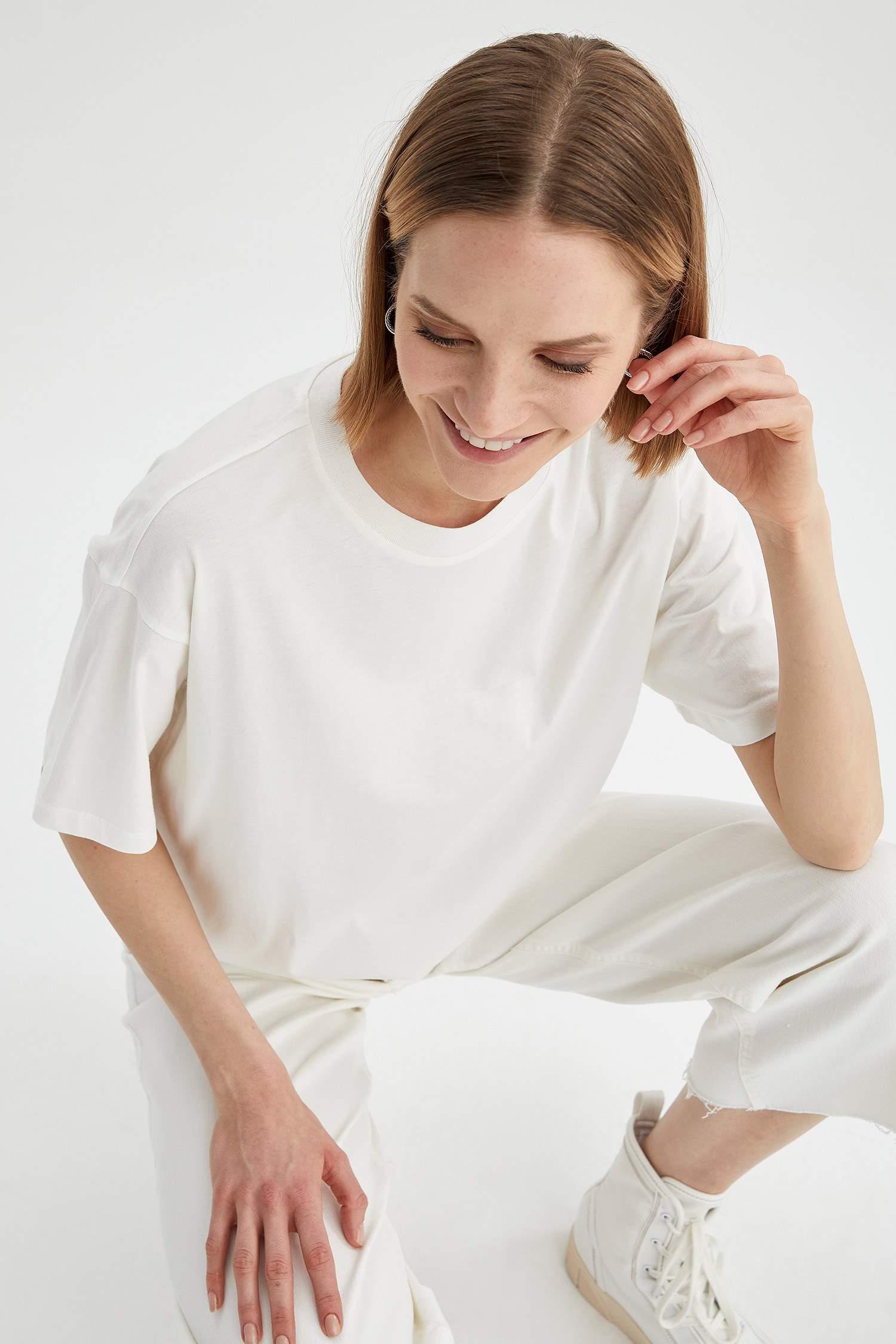 Oversize Fit Bisiklet Yaka Basic Tişört