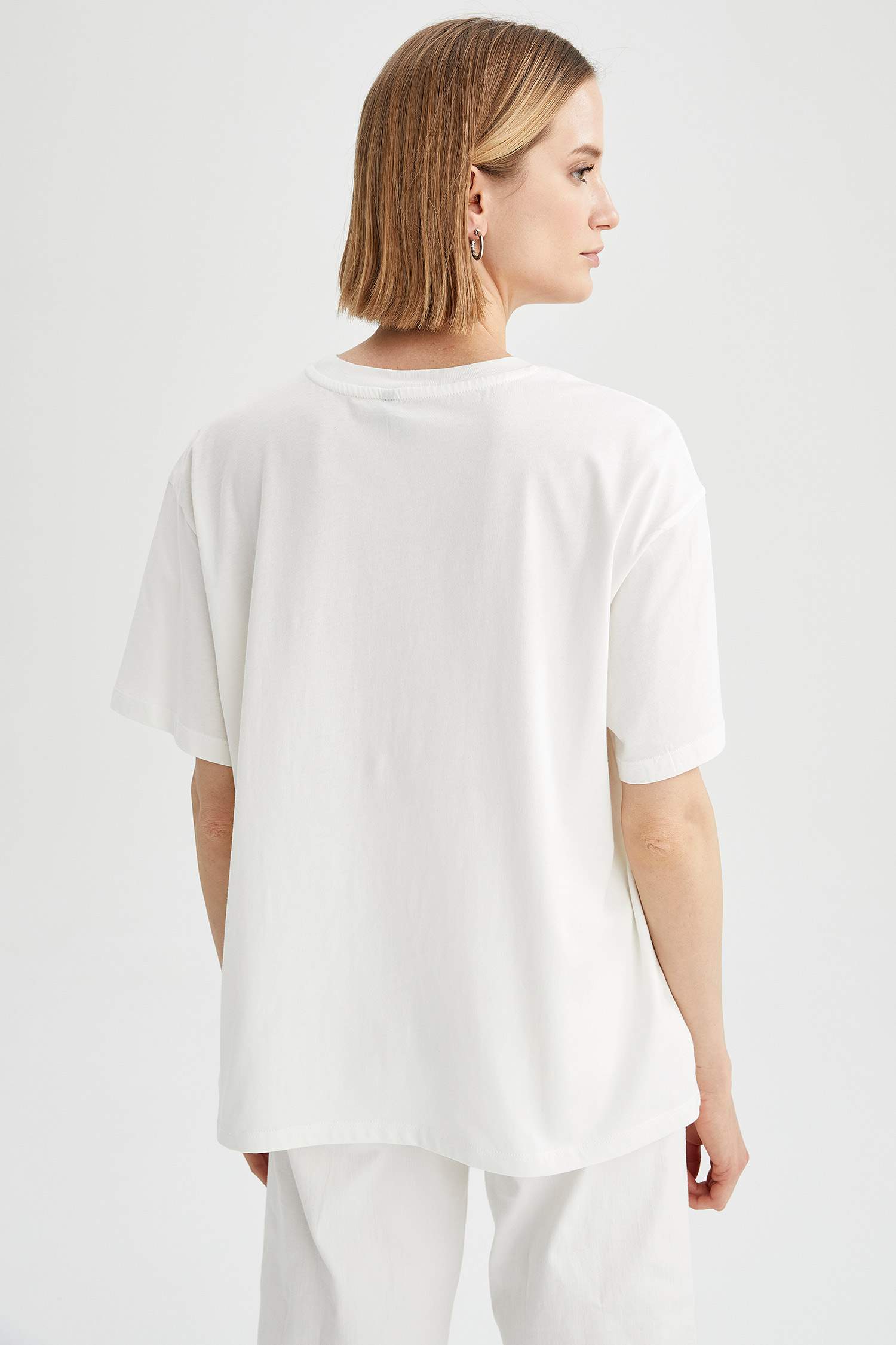 Oversize Fit Bisiklet Yaka Basic Tişört