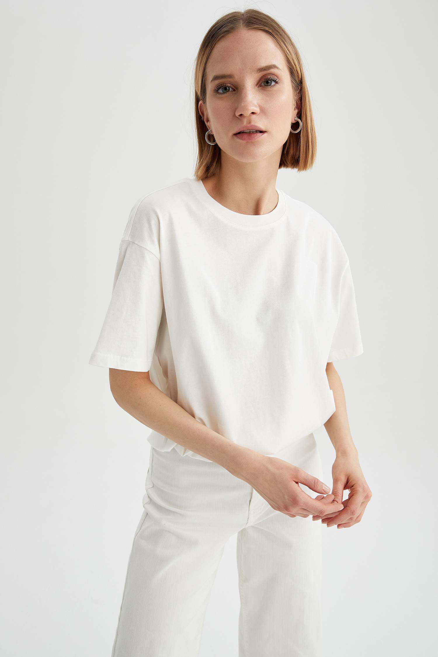 Oversize Fit Bisiklet Yaka Basic Tişört