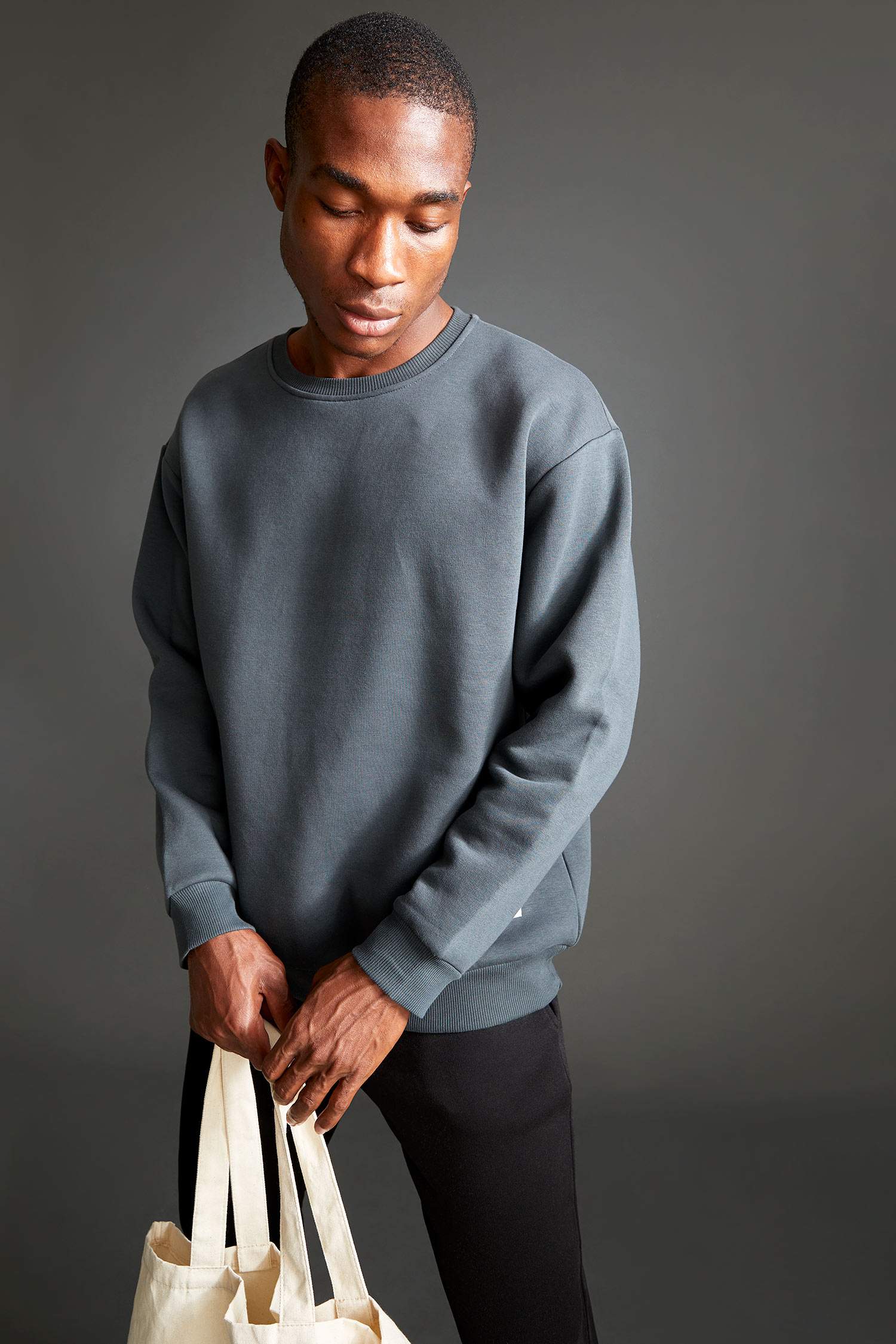 Oversize Fit Bisiklet Yaka Basic Pamuklu Sweatshirt