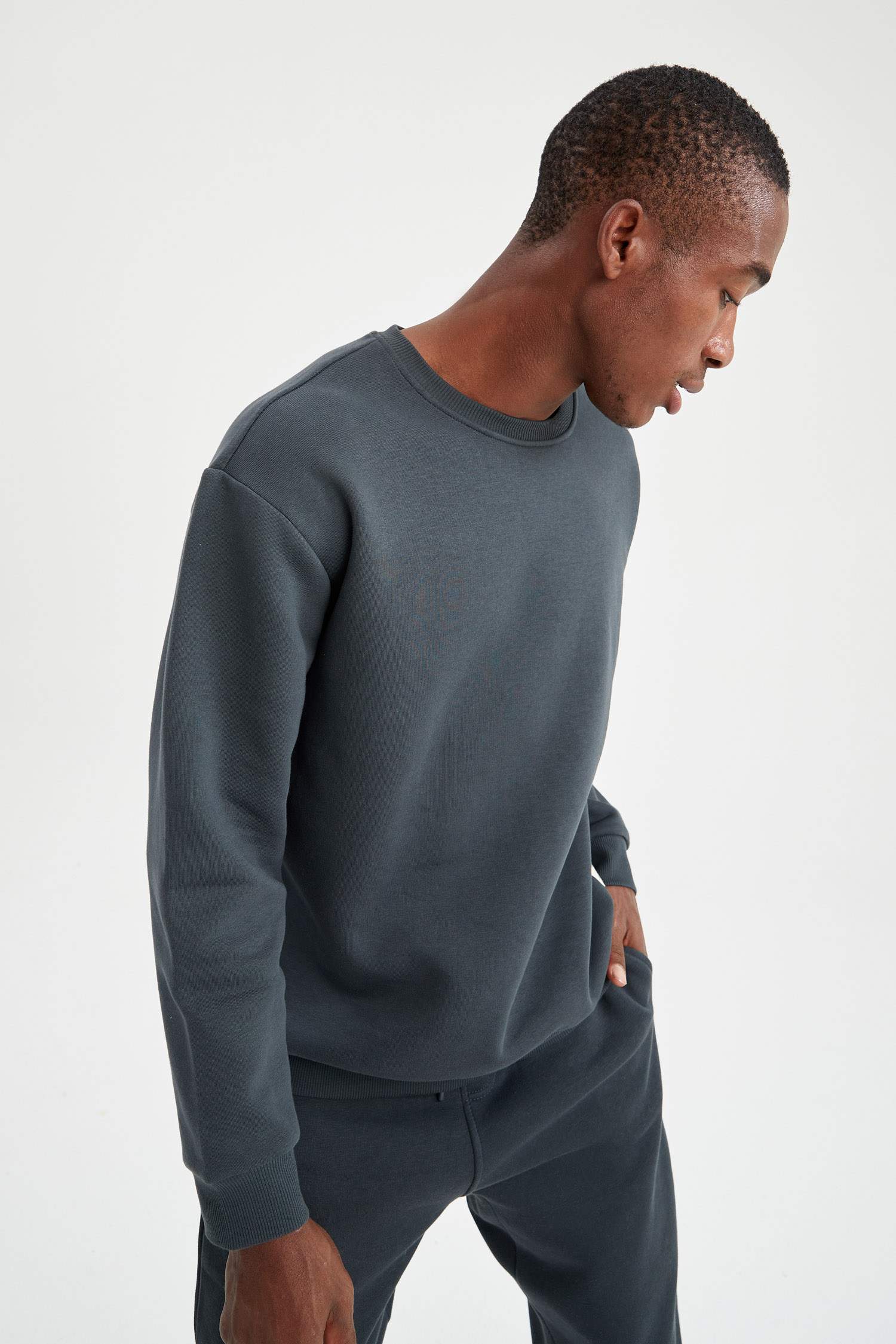 Oversize Fit Bisiklet Yaka Basic Pamuklu Sweatshirt
