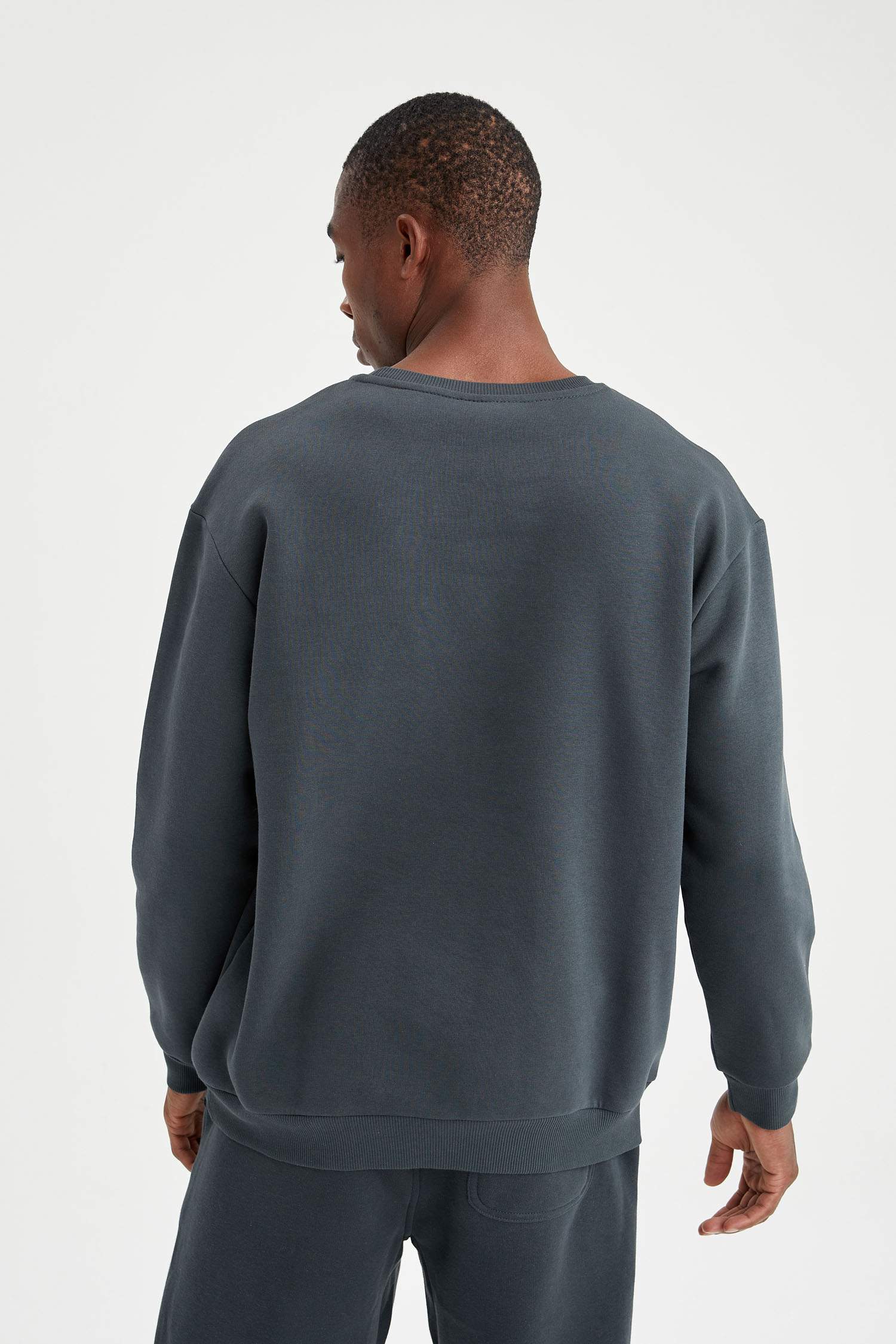 Oversize Fit Bisiklet Yaka Basic Pamuklu Sweatshirt