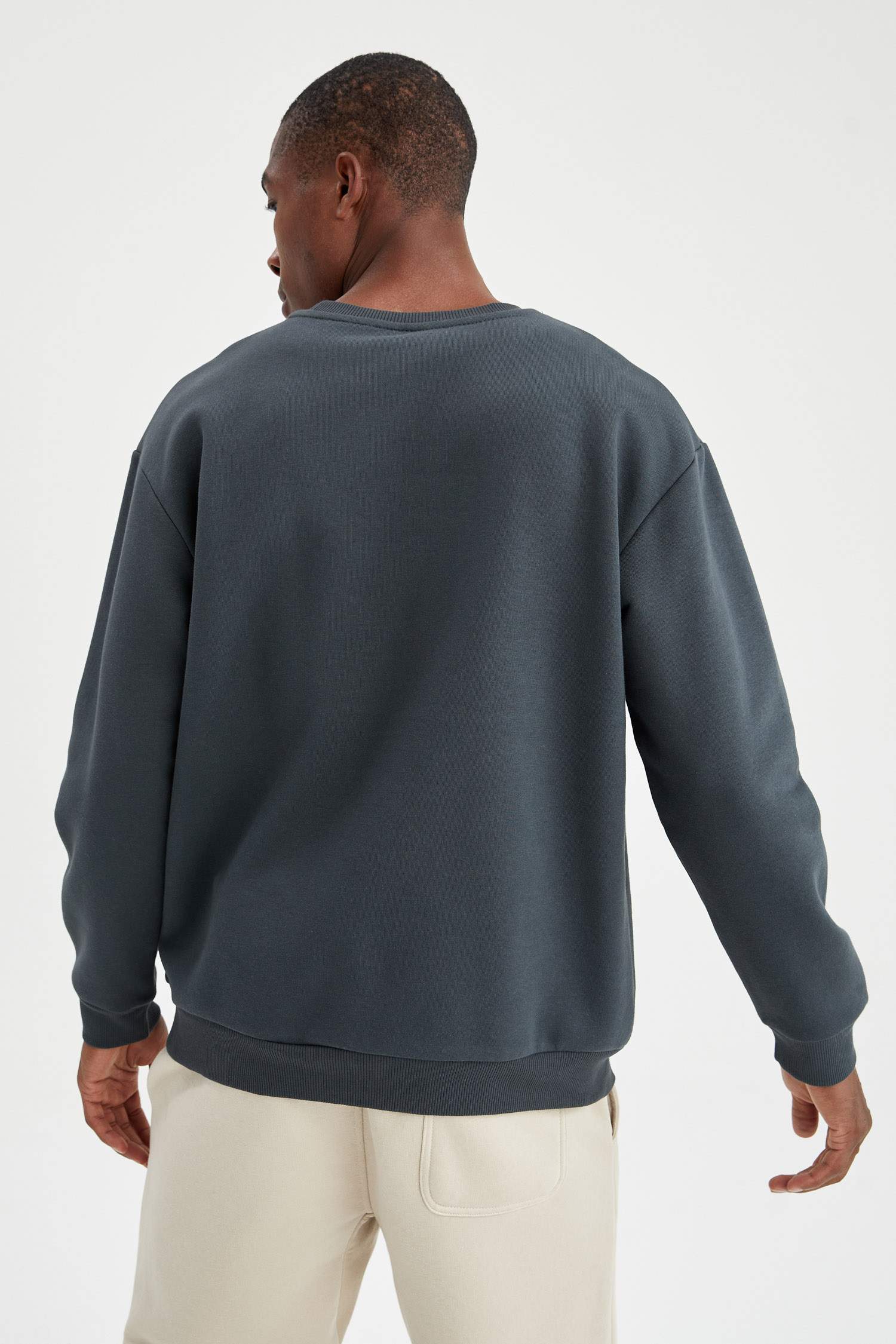 Oversize Fit Bisiklet Yaka Basic Pamuklu Sweatshirt