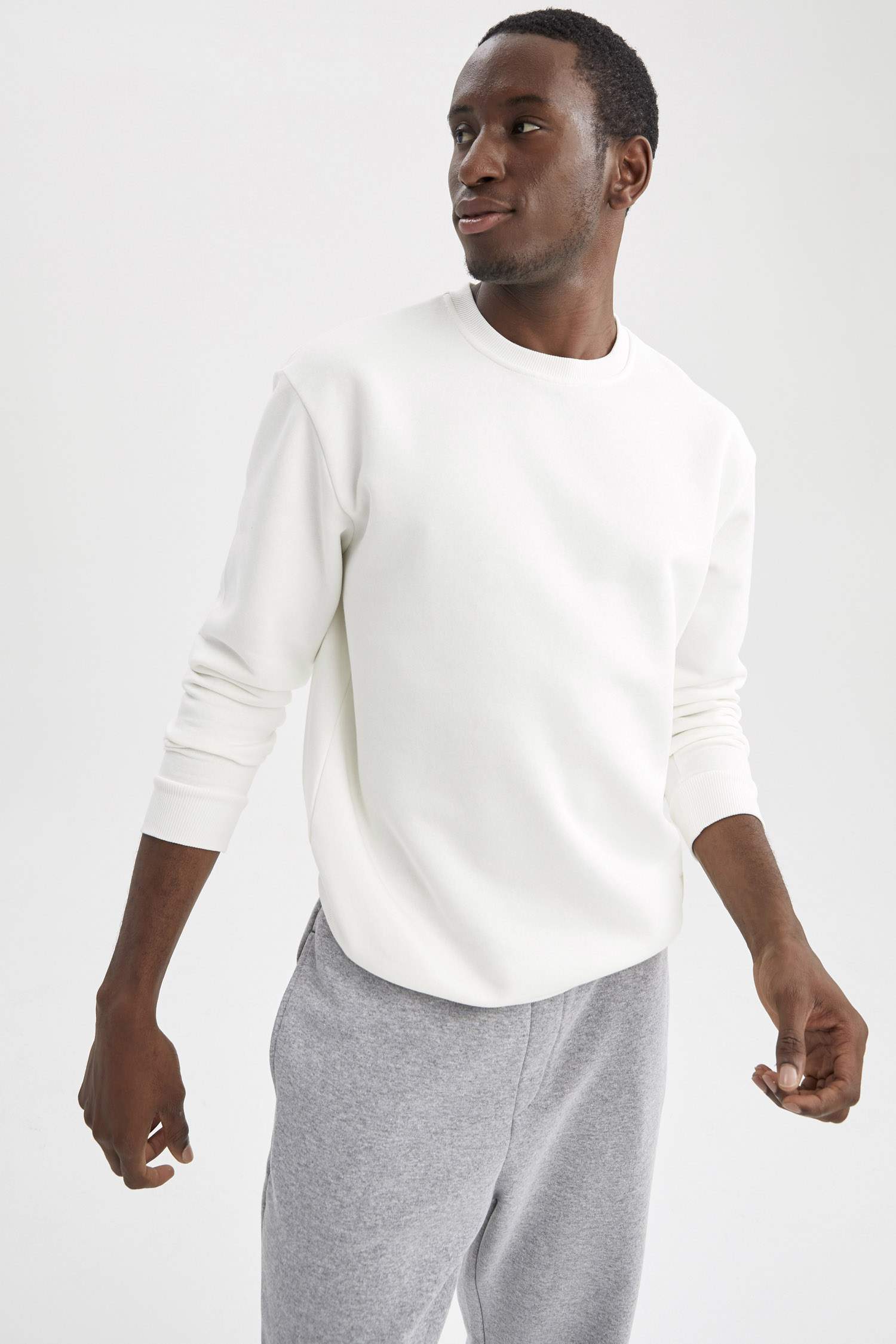 Oversize Fit Bisiklet Yaka Basic Pamuklu Sweatshirt