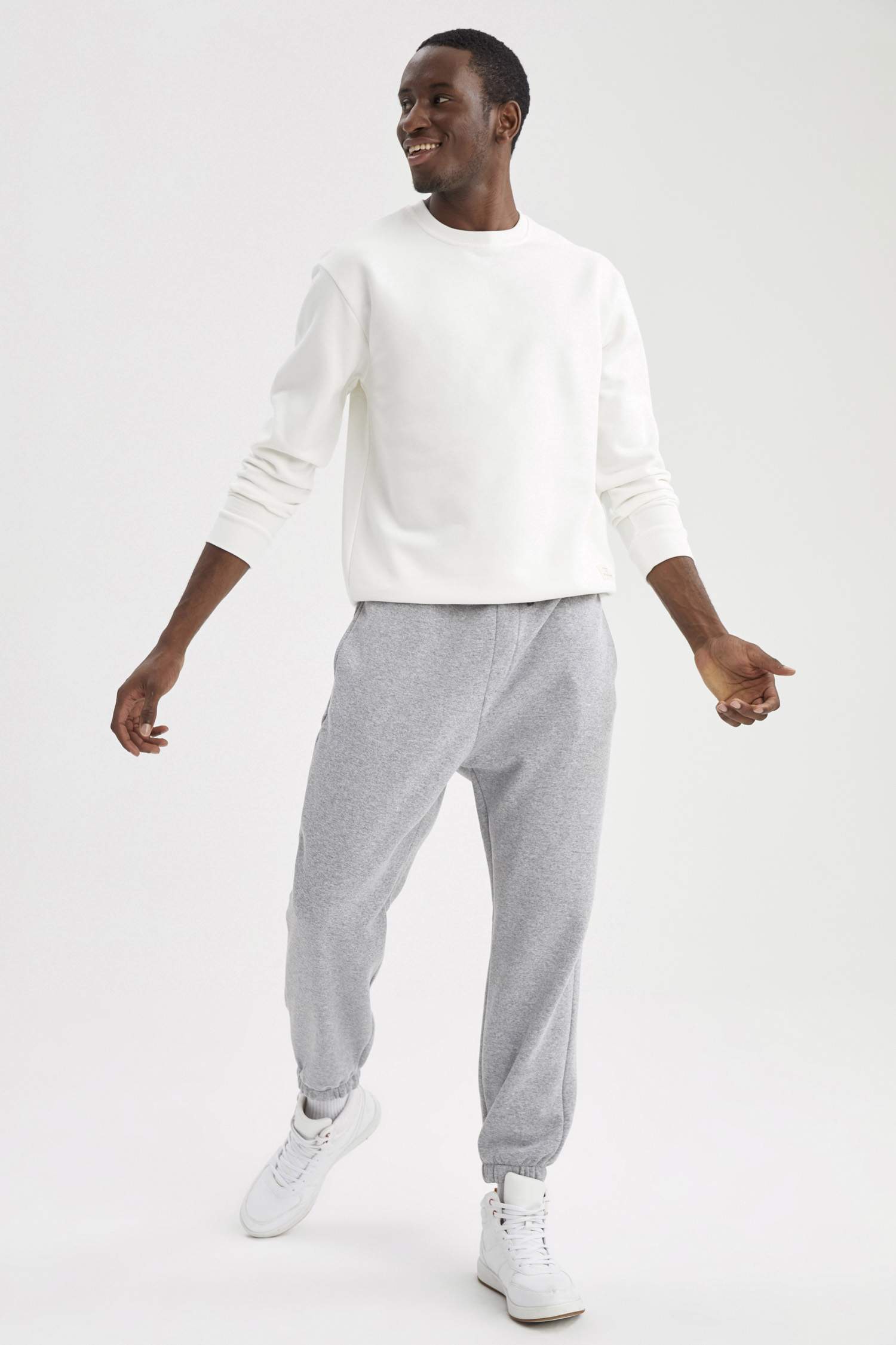Oversize Fit Bisiklet Yaka Basic Pamuklu Sweatshirt