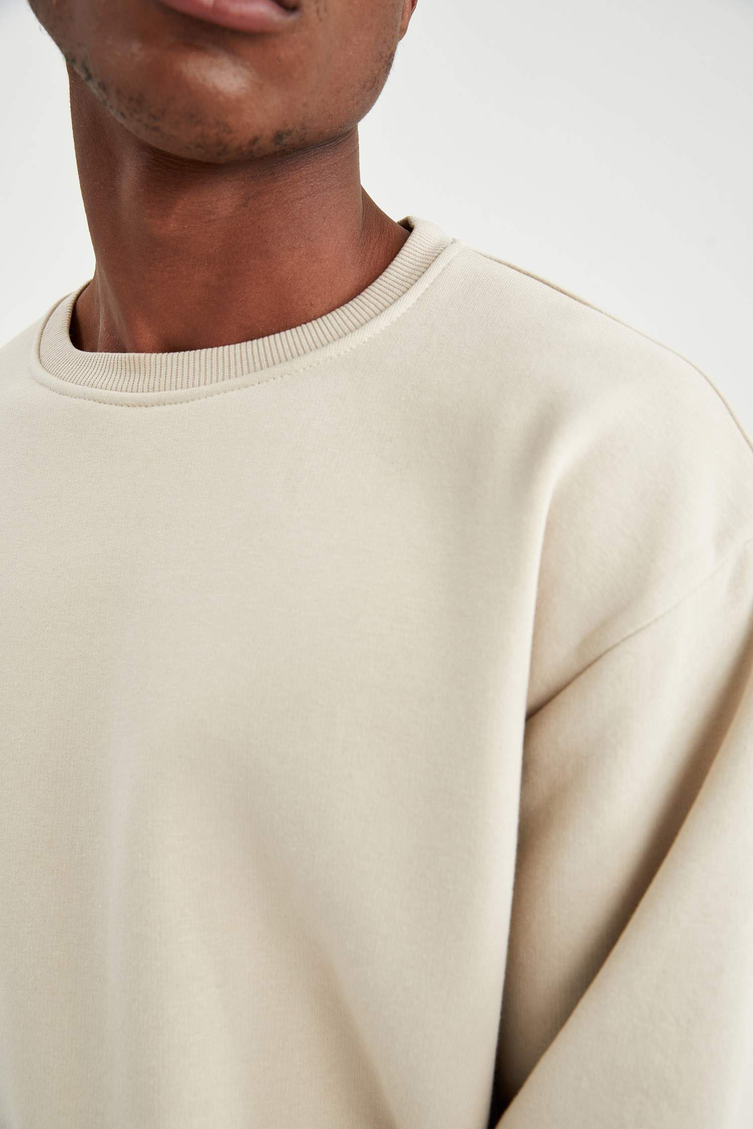 Oversize Fit Bisiklet Yaka Basic Pamuklu Sweatshirt