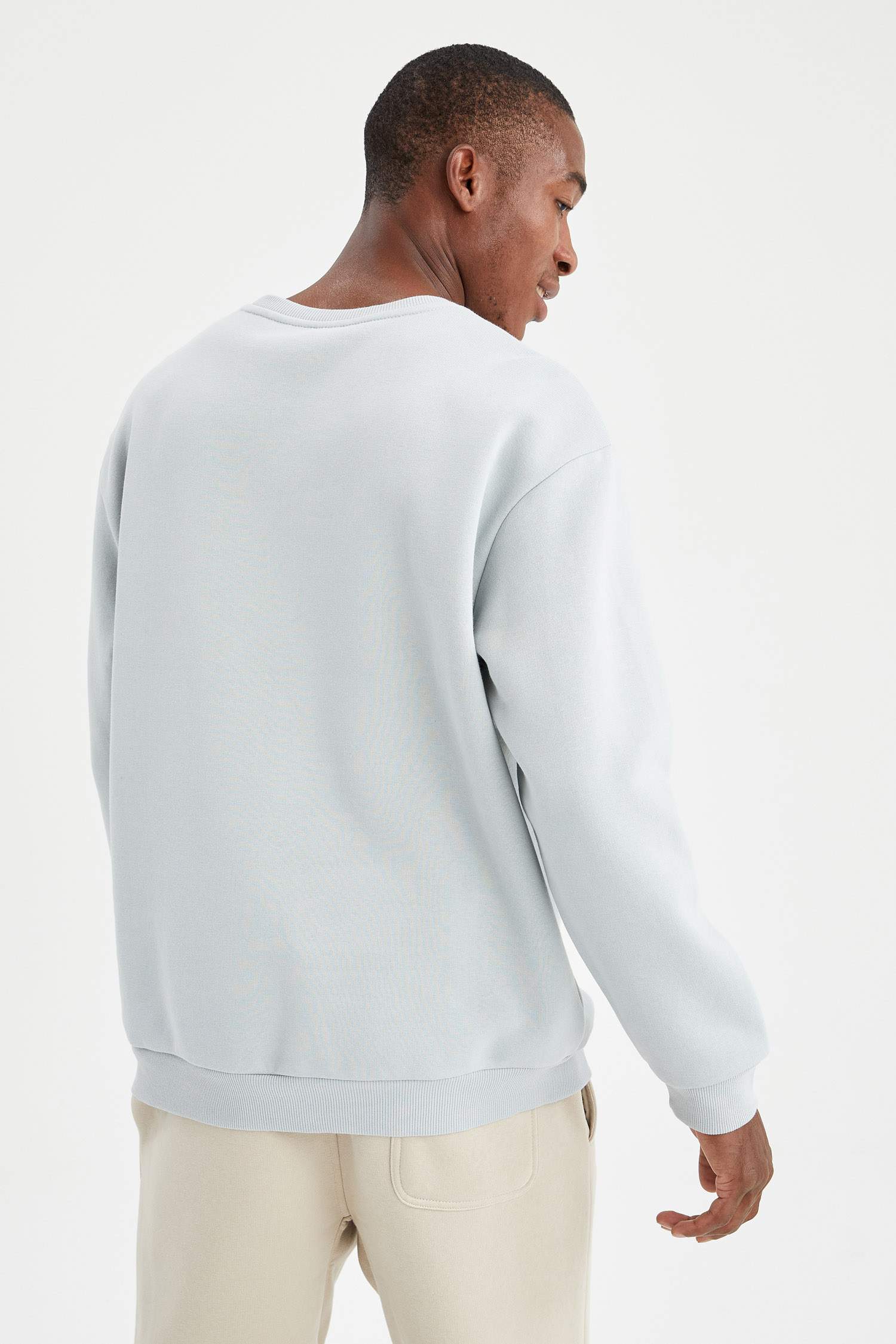 Oversize Fit Bisiklet Yaka Basic Pamuklu Sweatshirt
