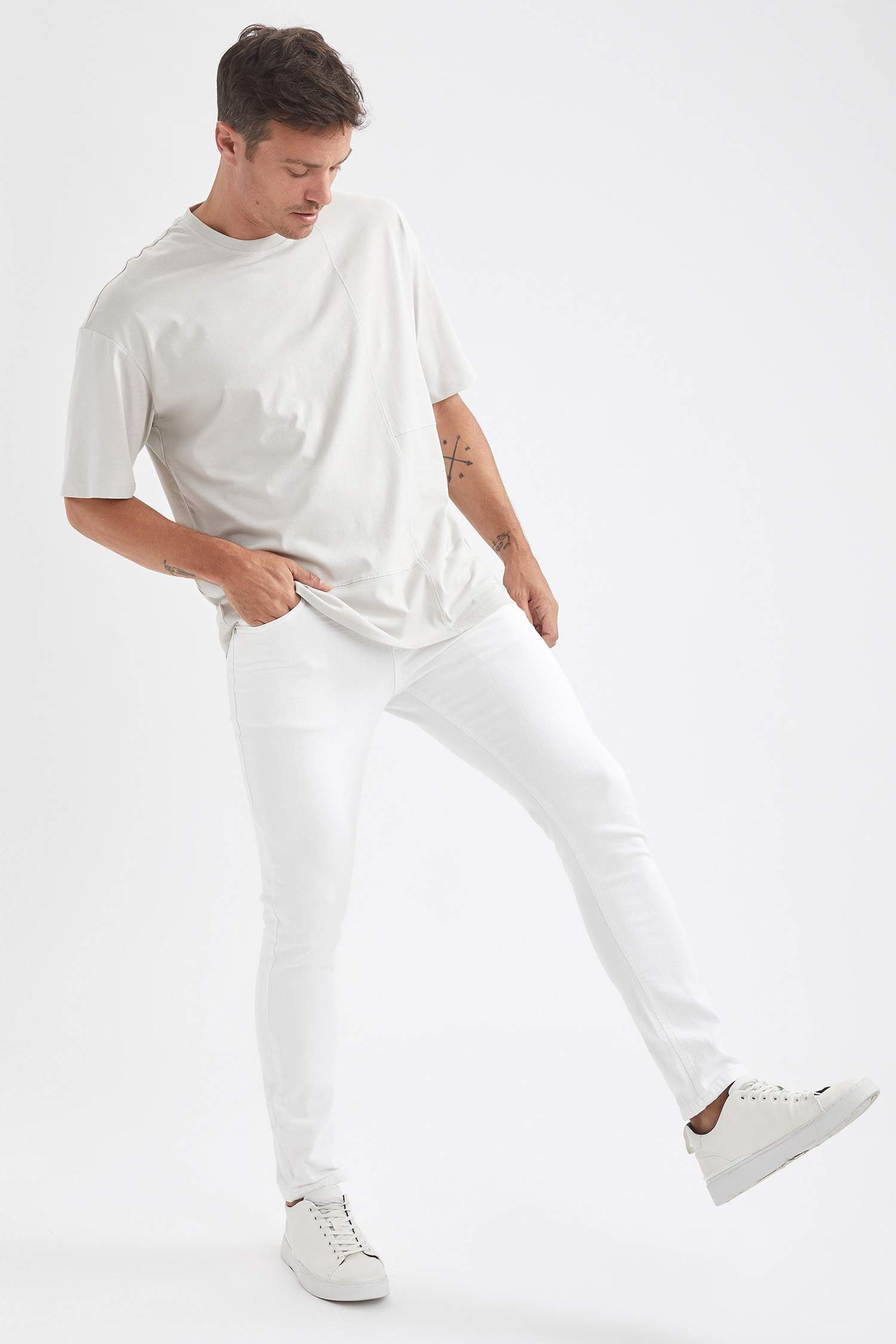 Oversize Fit Bisiklet Yaka Kısa Kollu Tişört