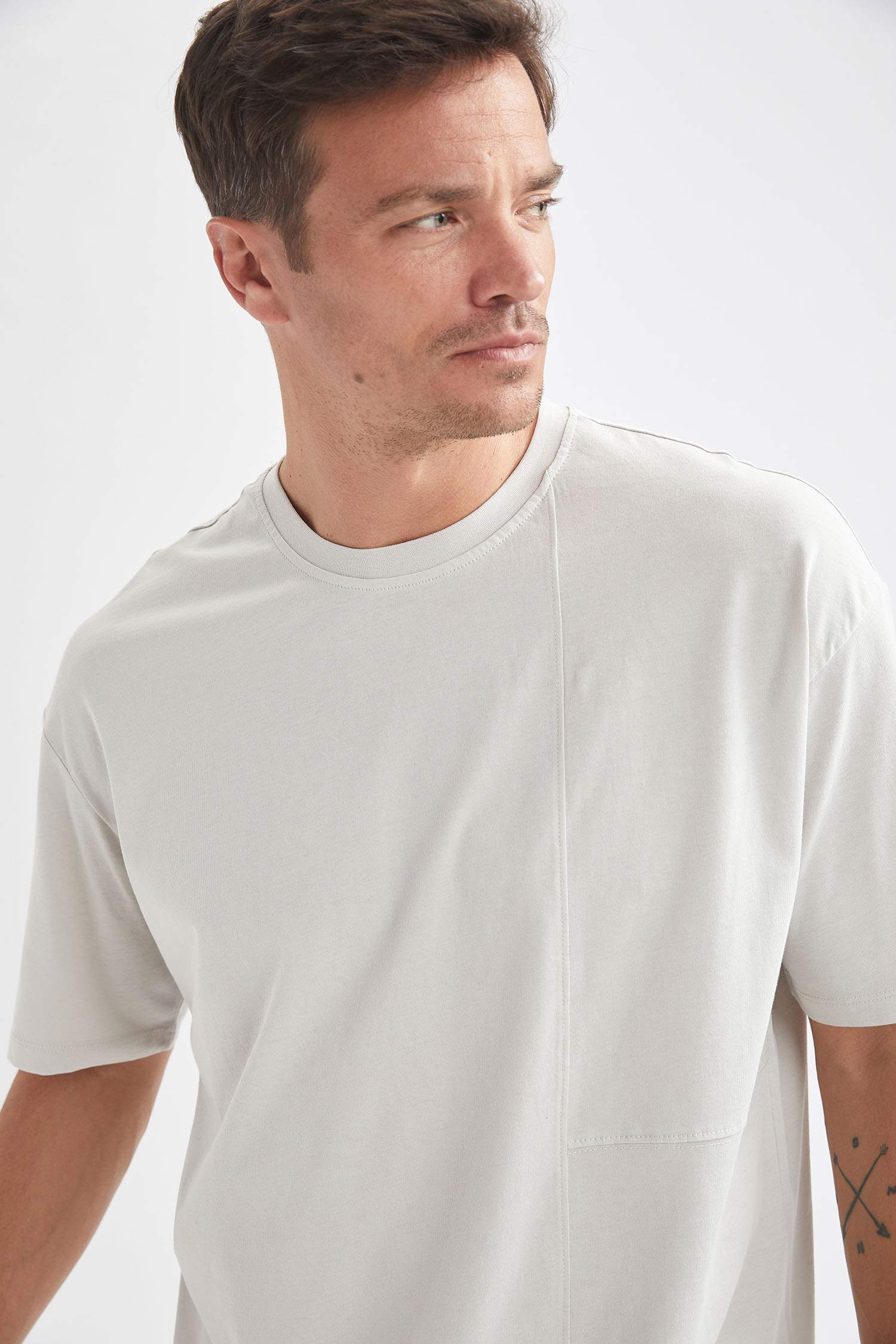 Oversize Fit Bisiklet Yaka Kısa Kollu Tişört