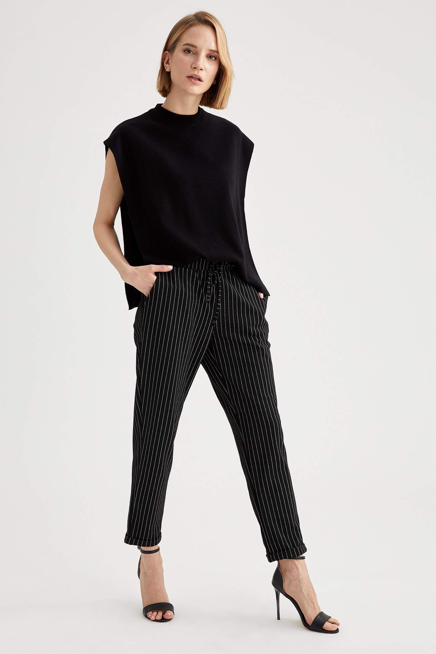 Beli Bağcıklı Relax Fit Pantolon