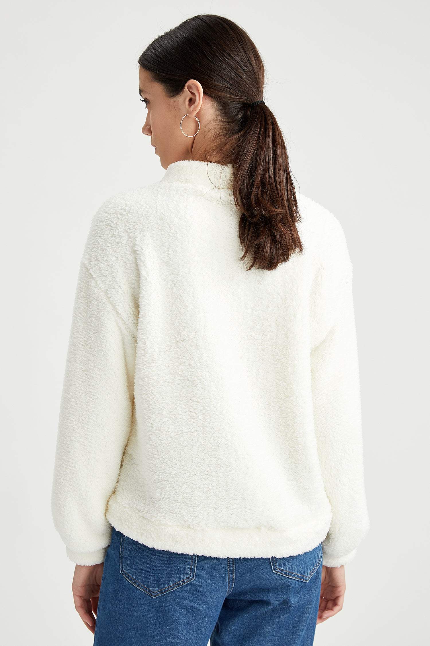 Dik Yaka Balon Kollu Pelüş Sweatshirt