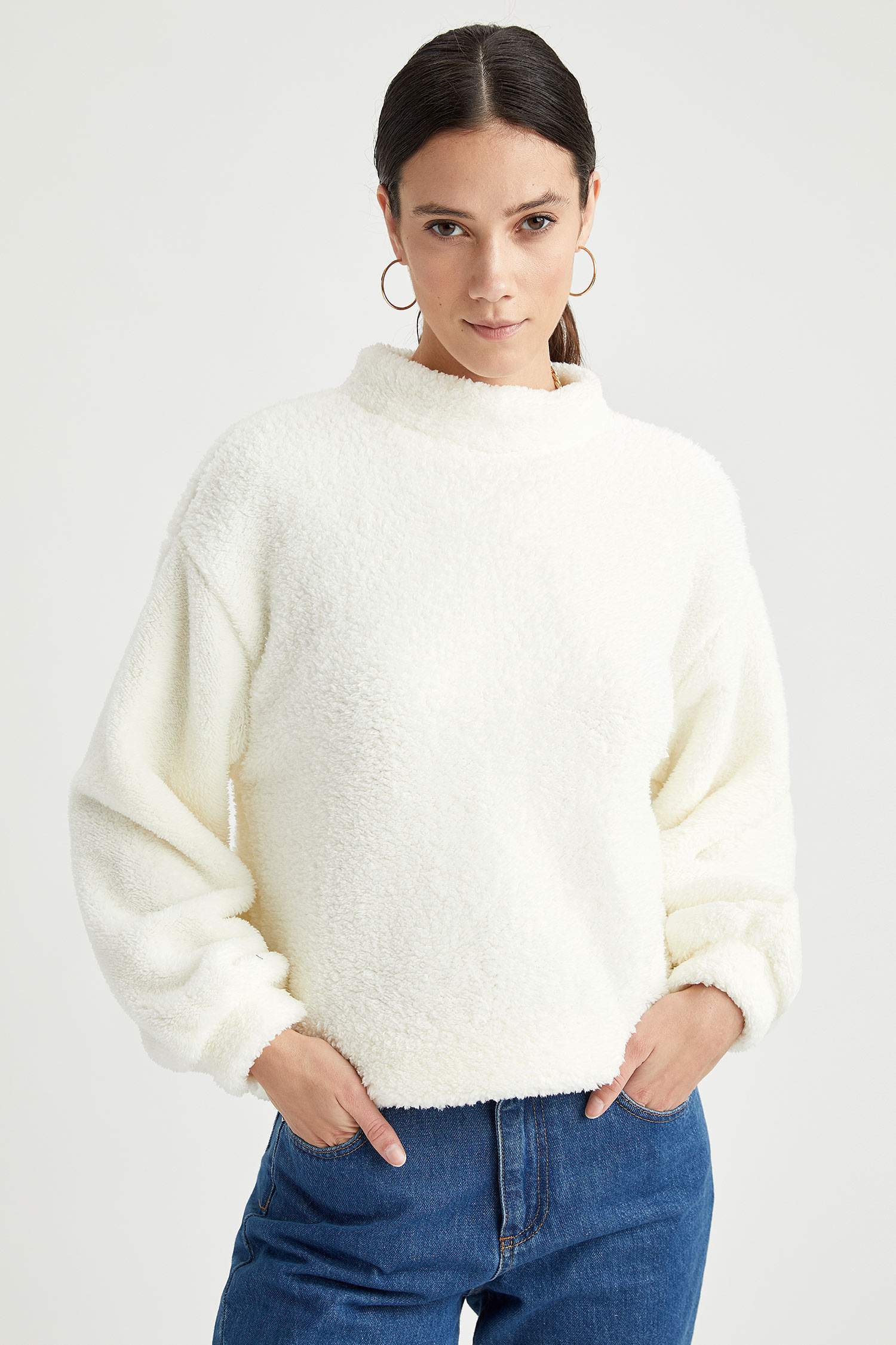 Dik Yaka Balon Kollu Pelüş Sweatshirt
