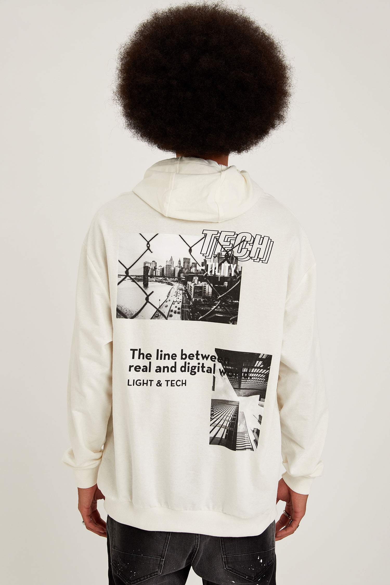 Oversize Fit Sırtı Baskılı Kapüşonlu Sweatshirt