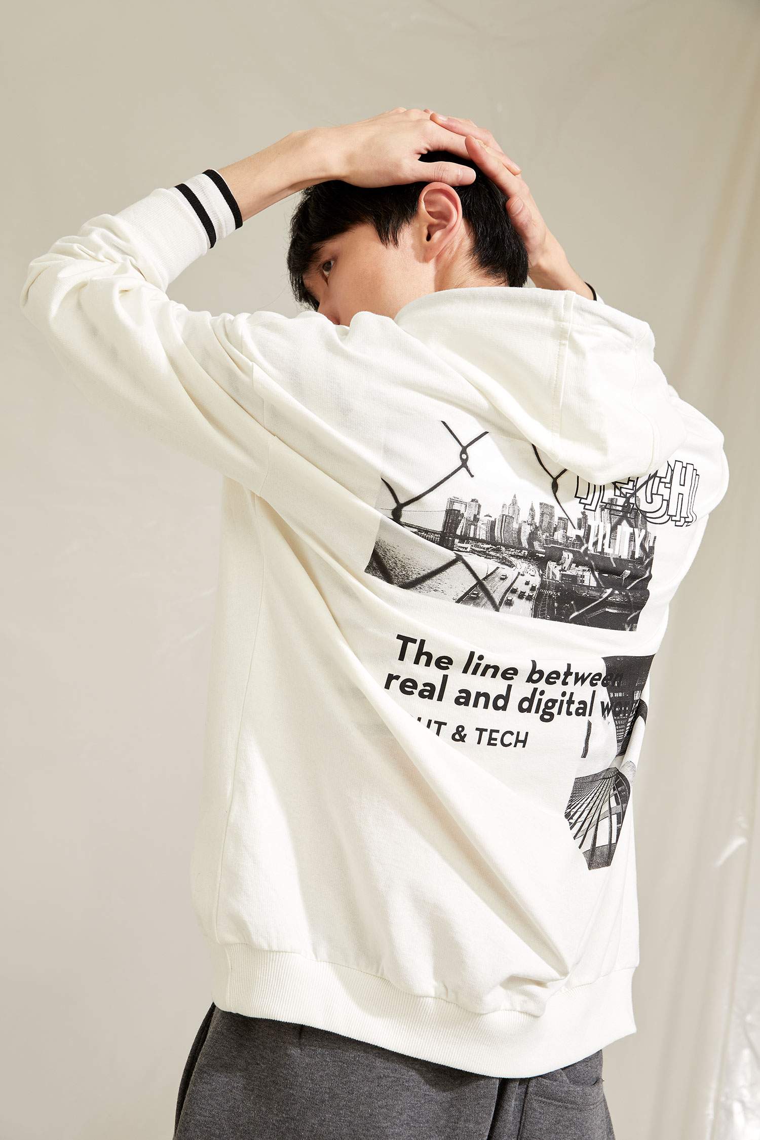 Oversize Fit Sırtı Baskılı Kapüşonlu Sweatshirt
