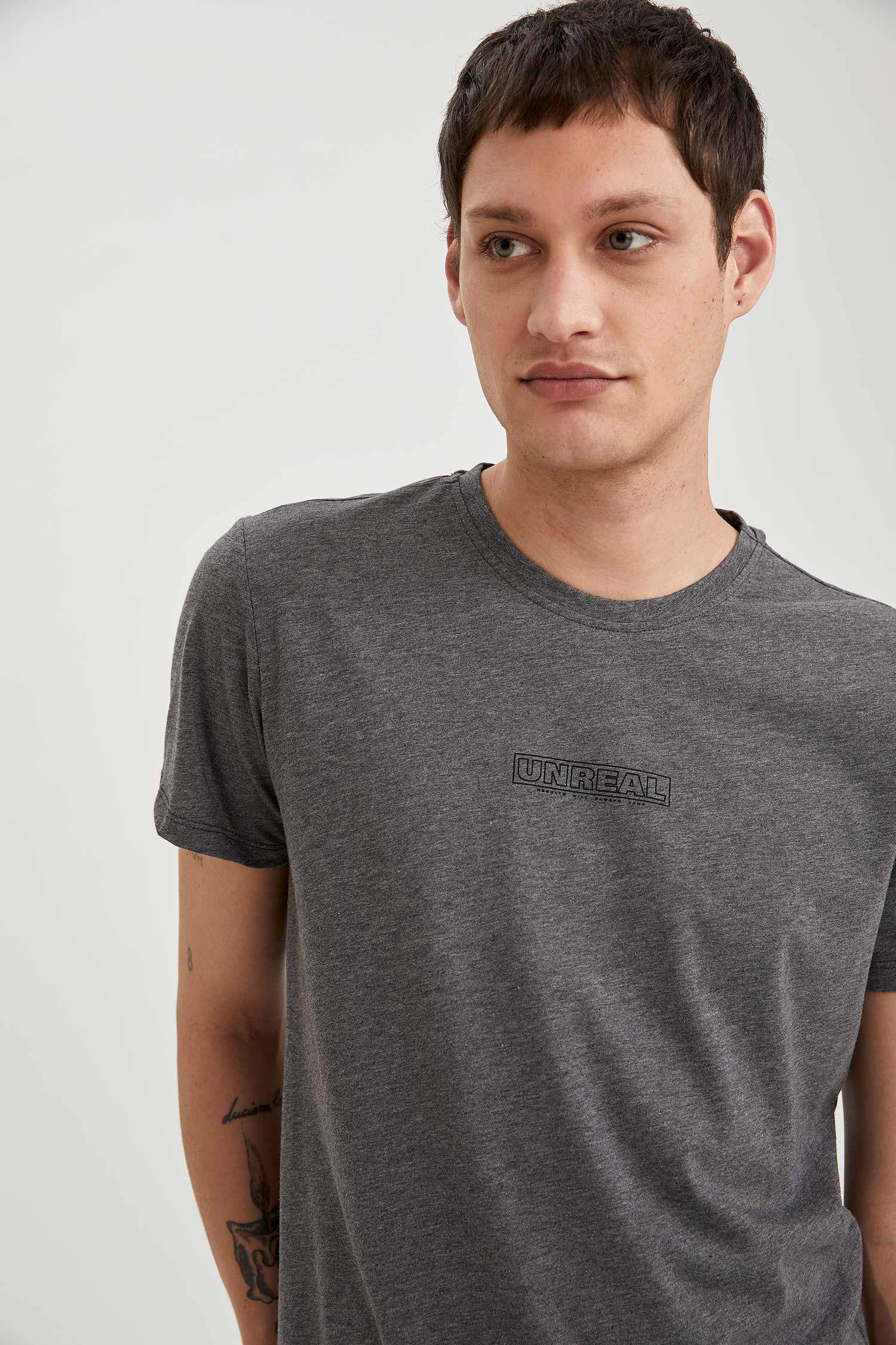 Unreal Baskılı Slim Fit Bisiklet Yaka Tişört