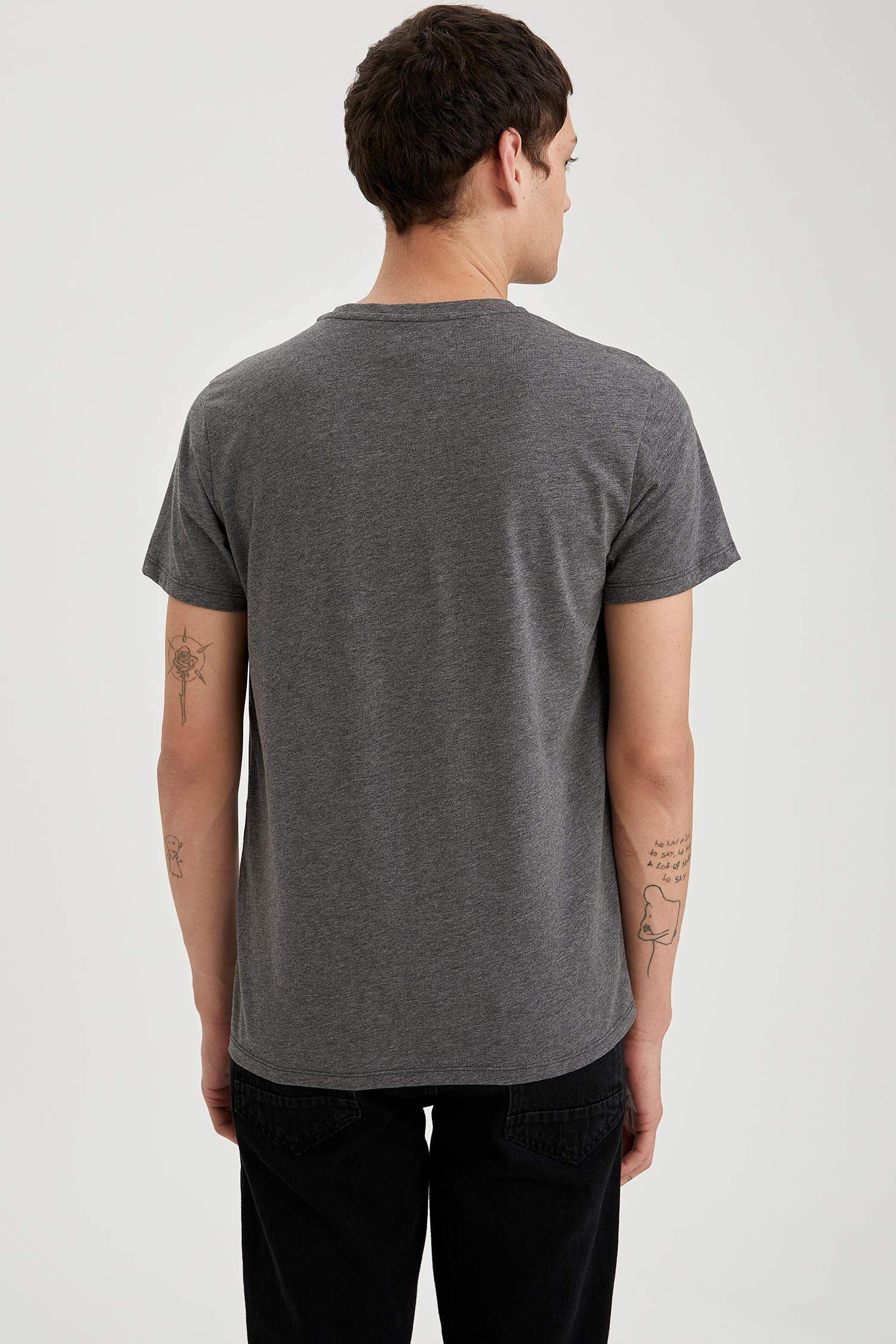 Unreal Baskılı Slim Fit Bisiklet Yaka Tişört