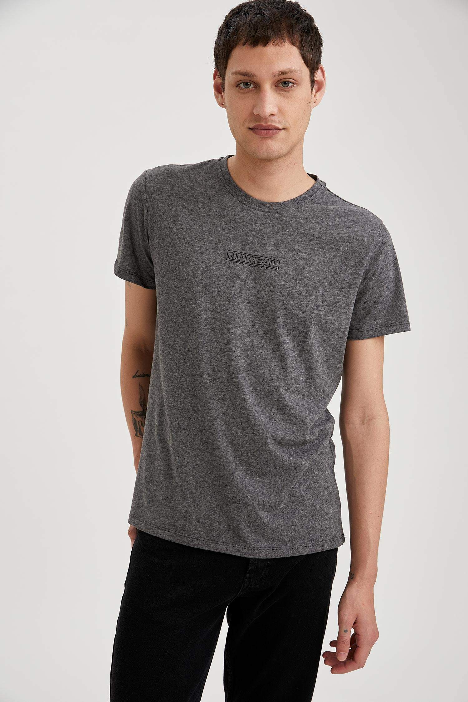 Unreal Baskılı Slim Fit Bisiklet Yaka Tişört