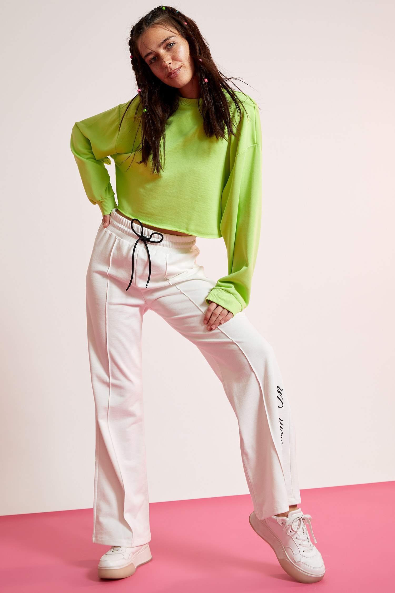 Oversize Fit Kesik Detaylı Crop Sweatshirt