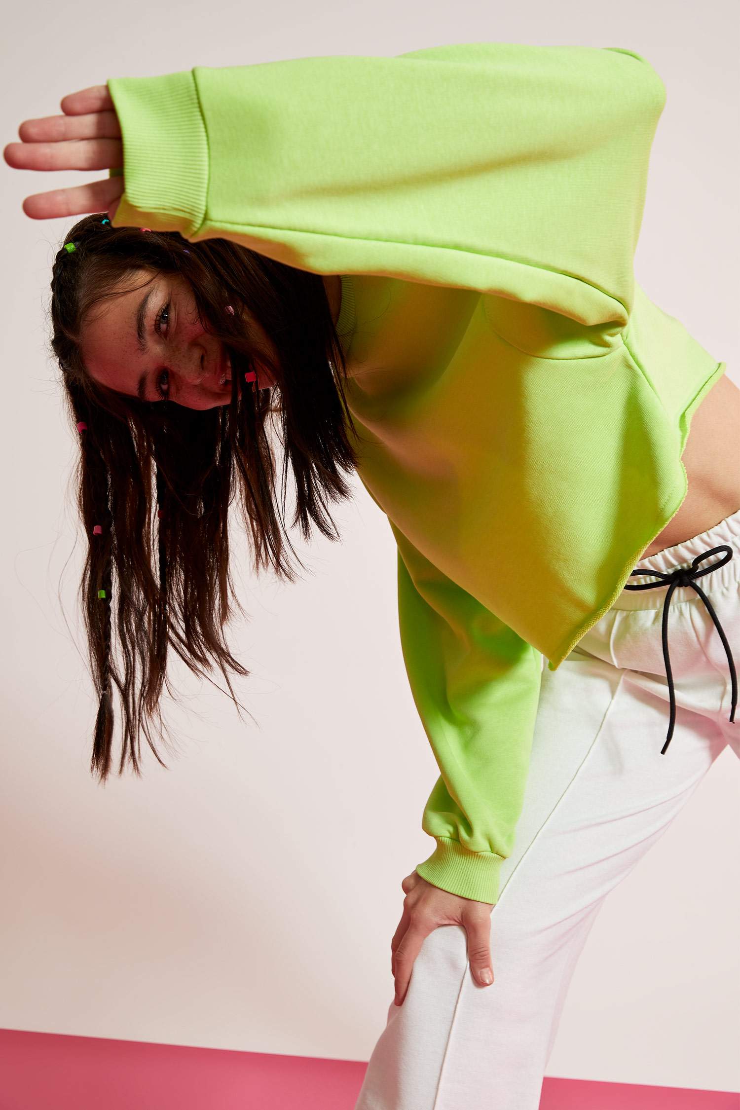 Oversize Fit Kesik Detaylı Crop Sweatshirt