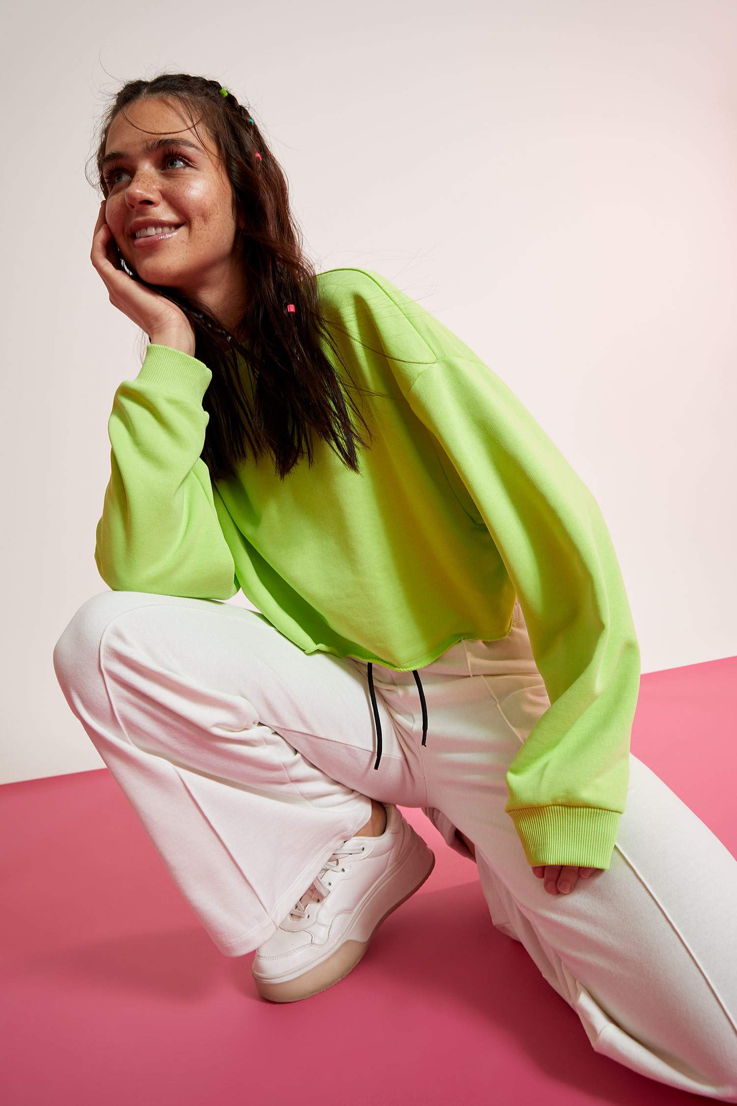 Oversize Fit Kesik Detaylı Crop Sweatshirt